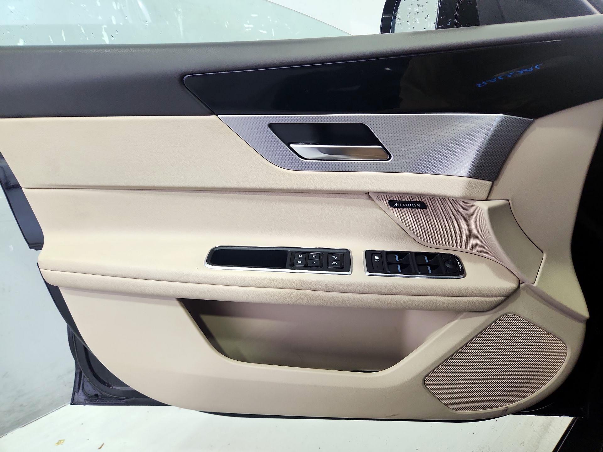 Thumbnail: 2020 Jaguar XF - 12