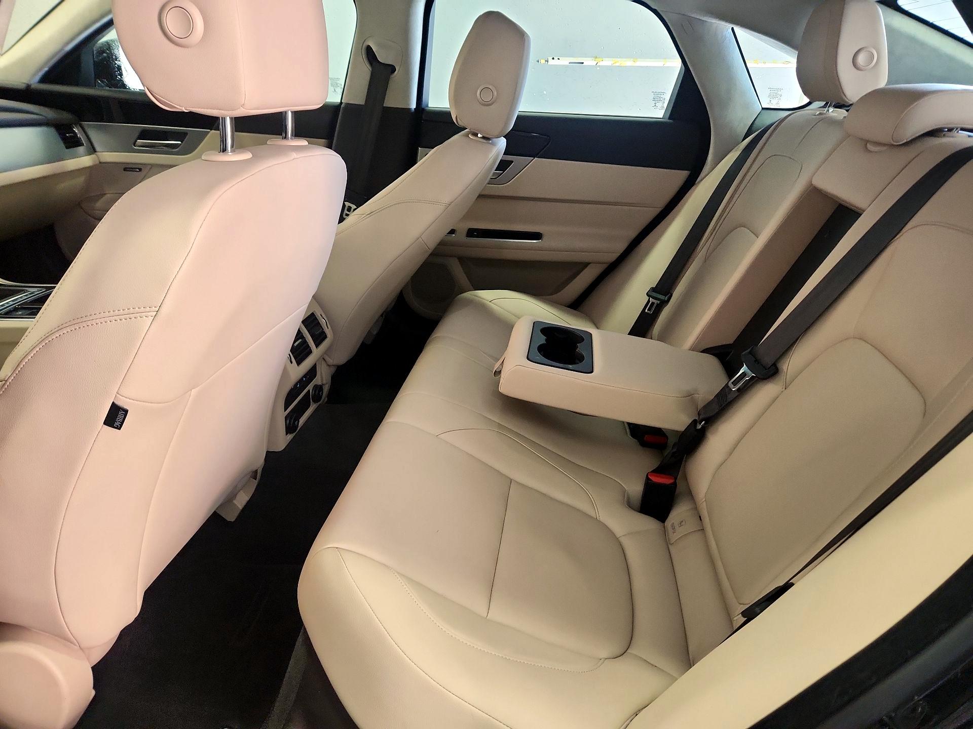 Thumbnail: 2020 Jaguar XF - 20