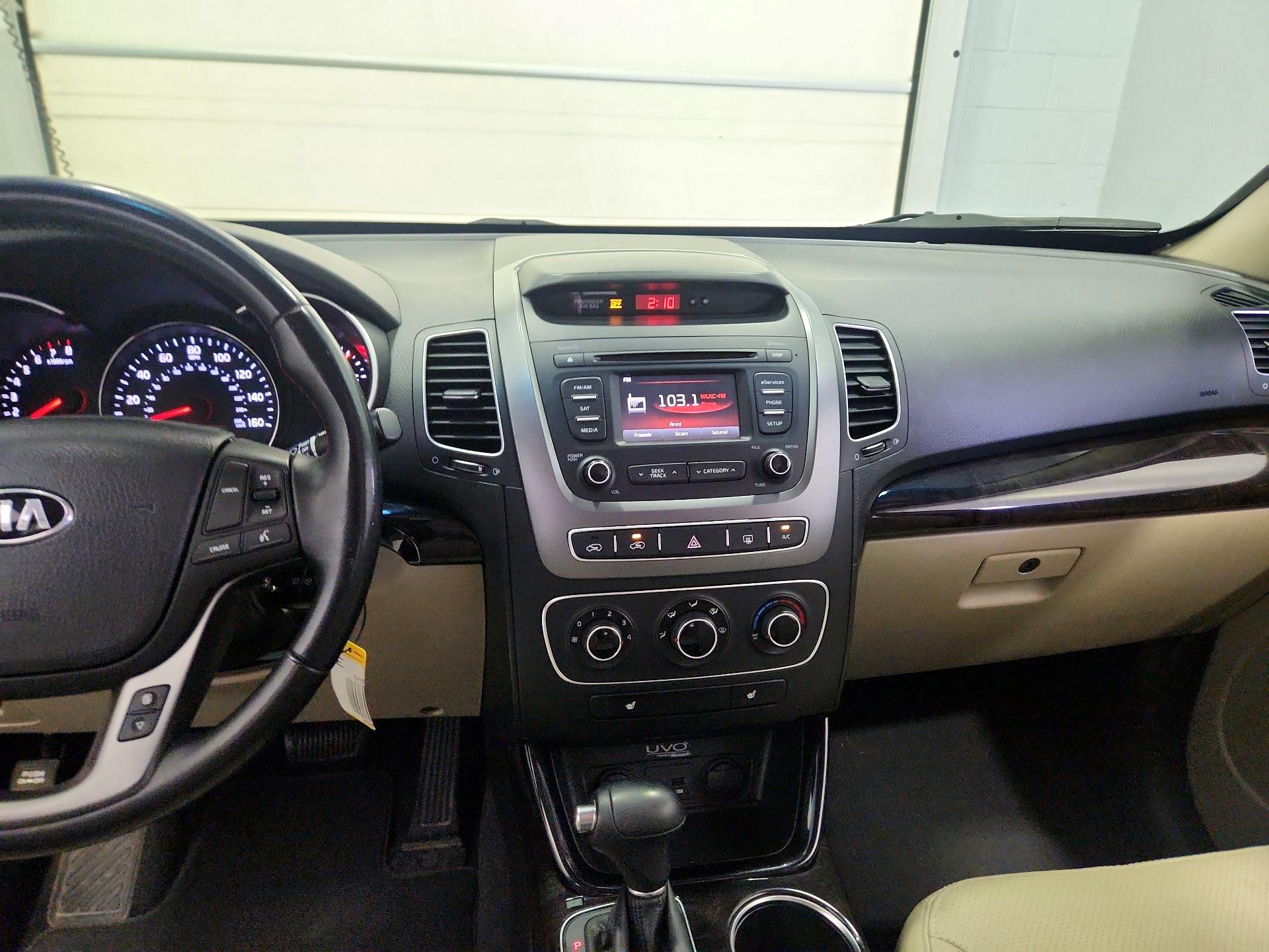 Thumbnail: 2015 Kia Sorento - 9