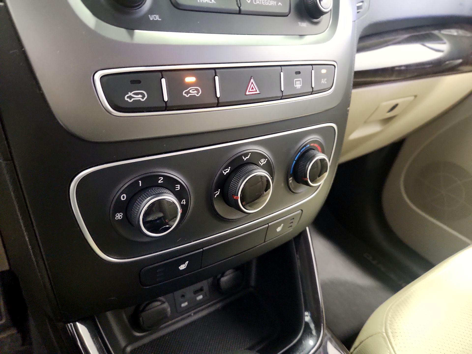 Thumbnail: 2015 Kia Sorento - 16