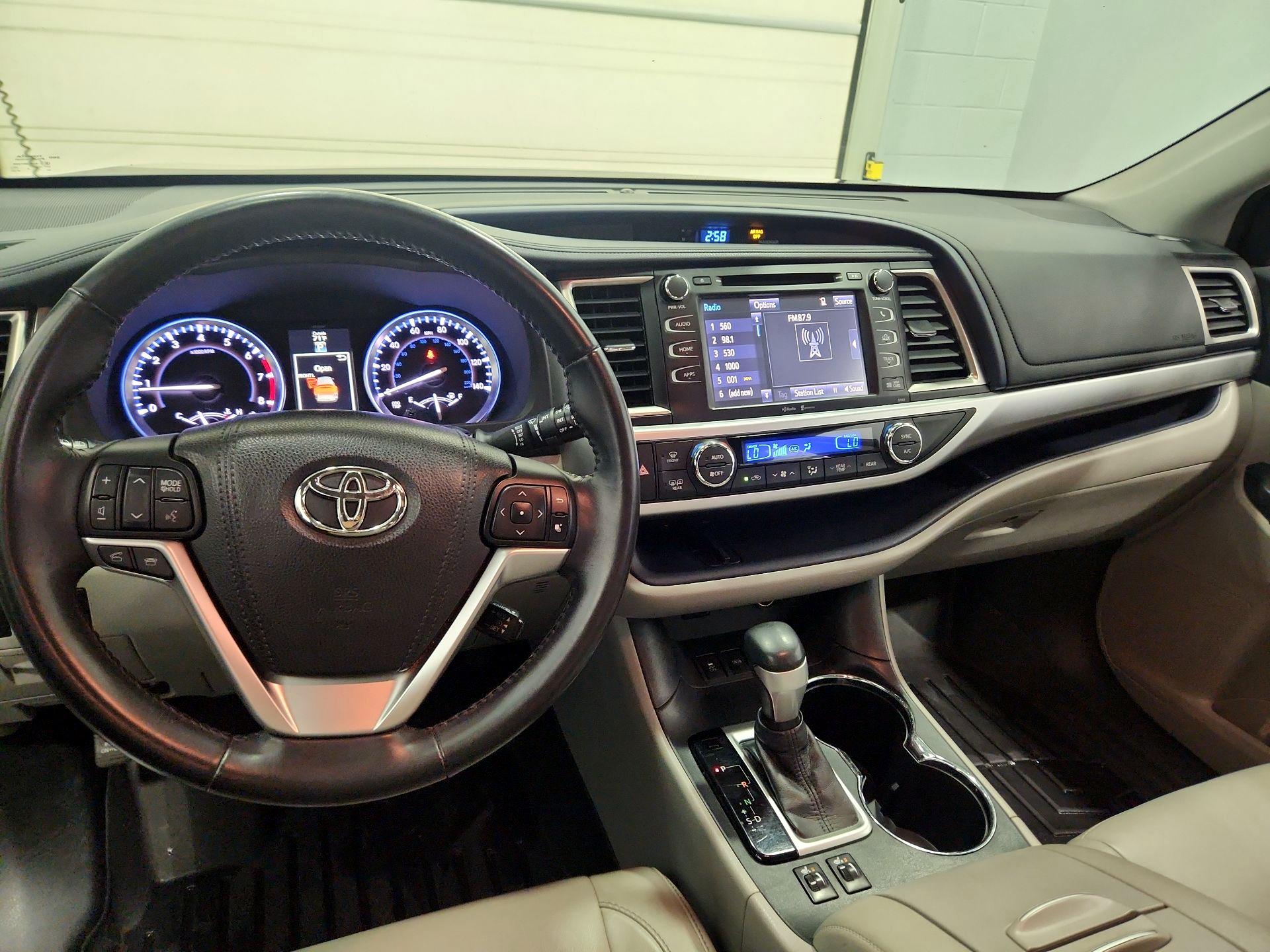 Thumbnail: 2015 Toyota Highlander - 9