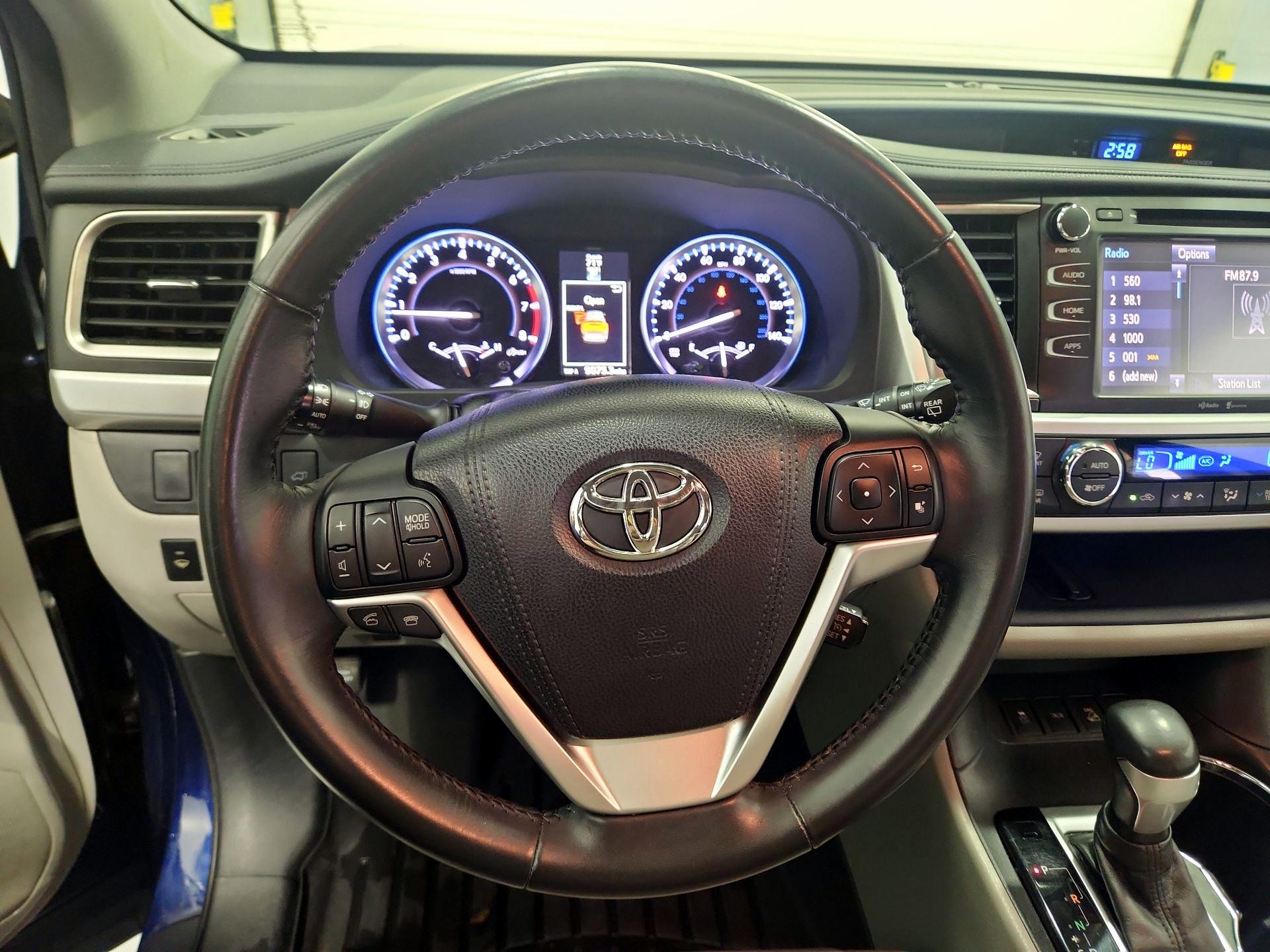 Thumbnail: 2015 Toyota Highlander - 10
