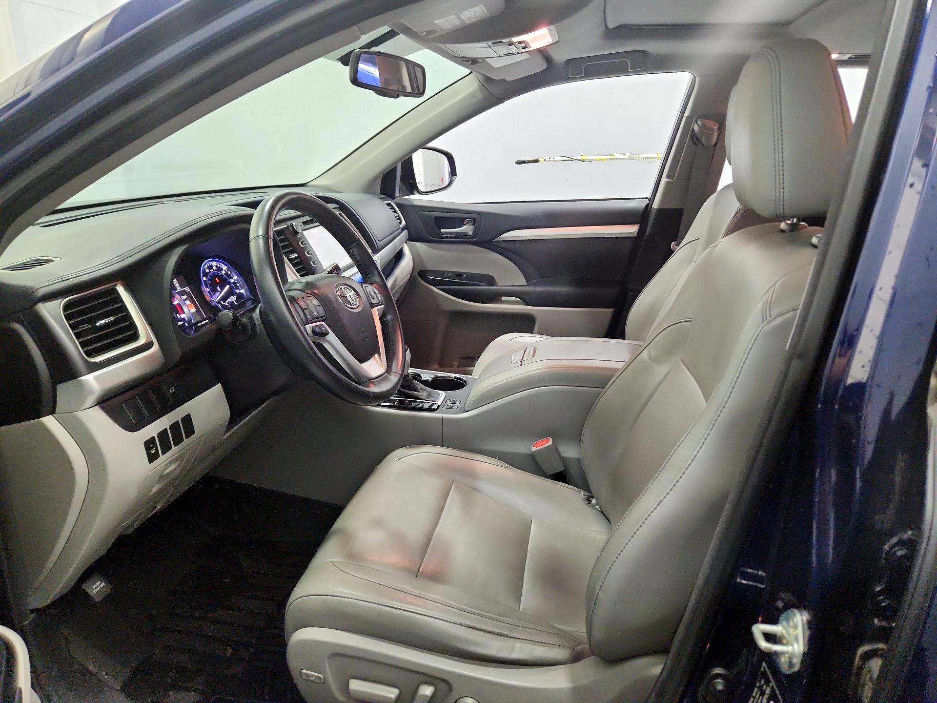 Thumbnail: 2015 Toyota Highlander - 11