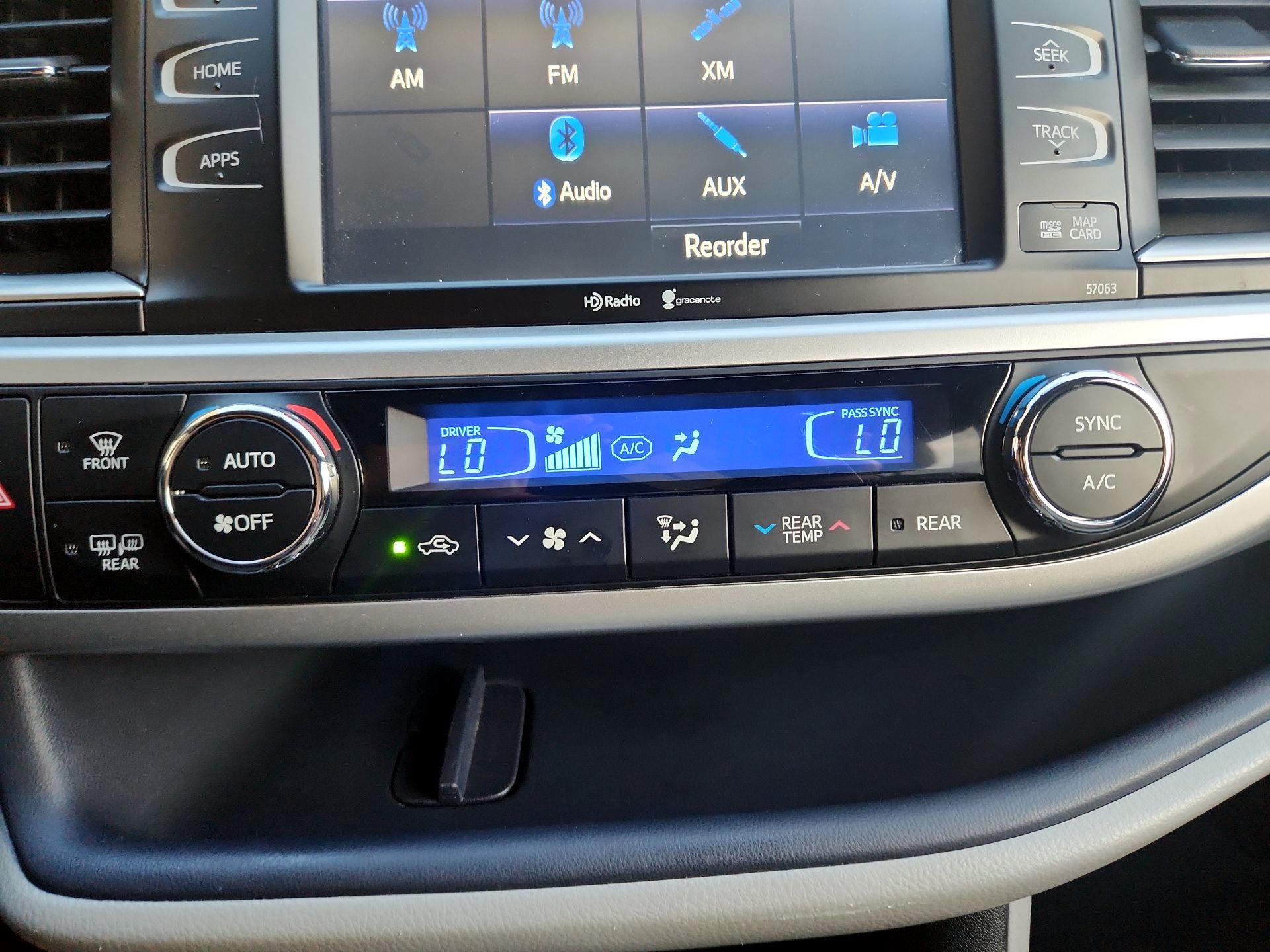 Thumbnail: 2015 Toyota Highlander - 16