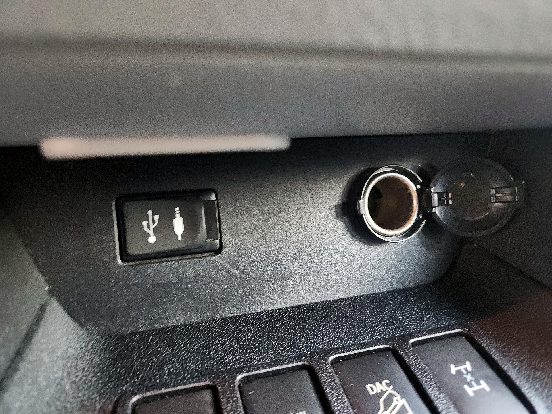 Thumbnail: 2015 Toyota Highlander - 18