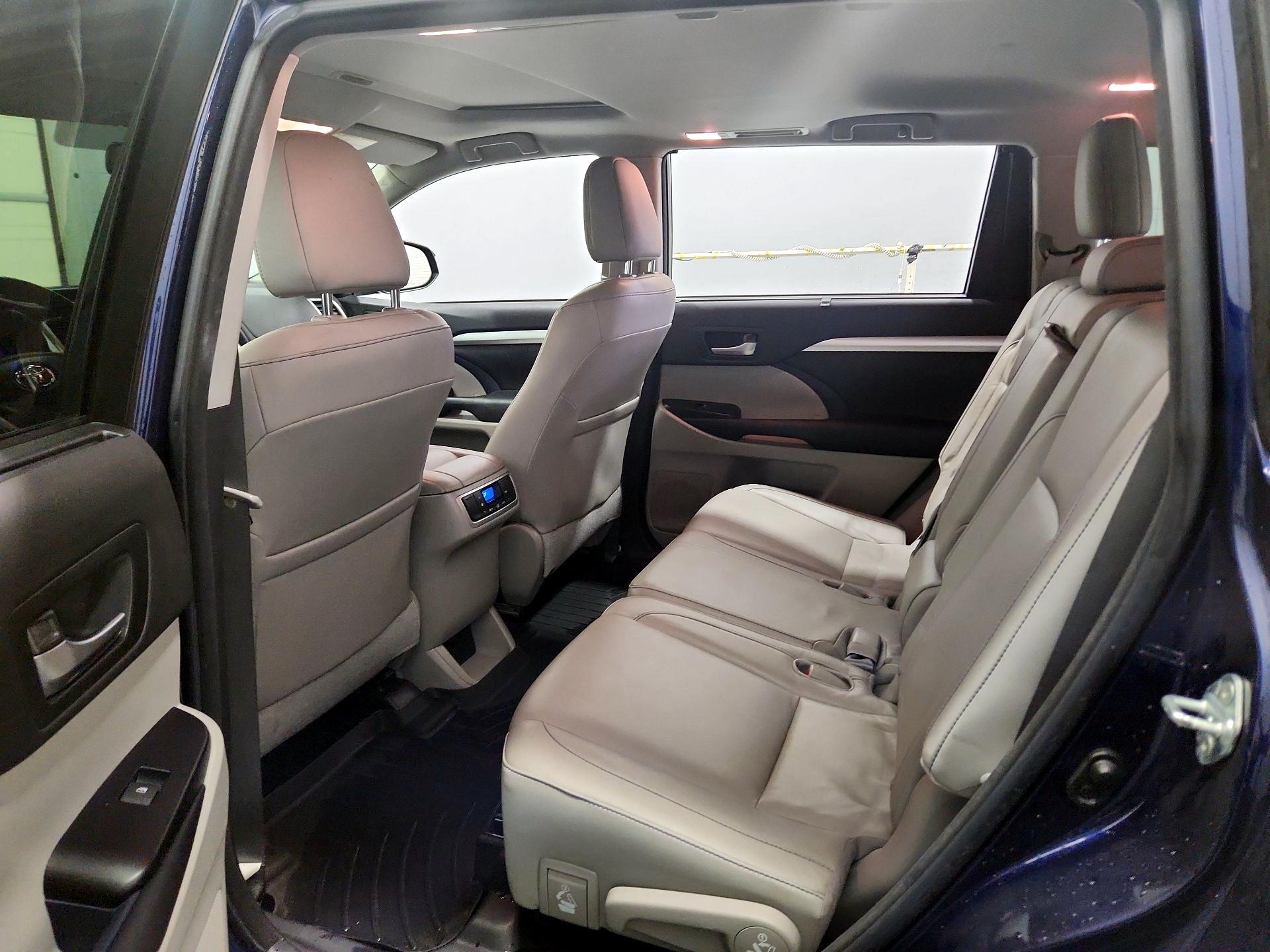 Thumbnail: 2015 Toyota Highlander - 20