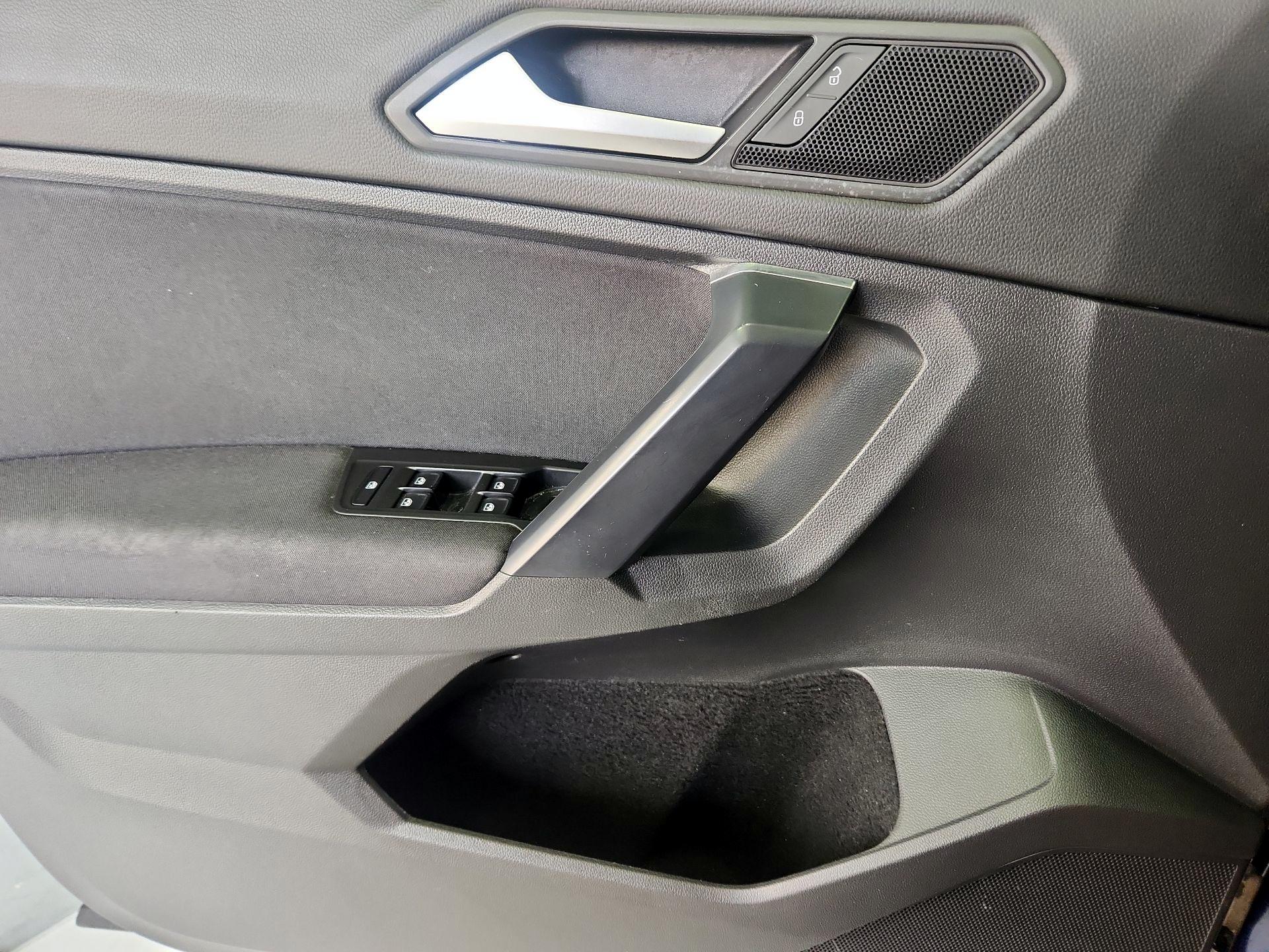 Thumbnail: 2021 Volkswagen Tiguan - 12