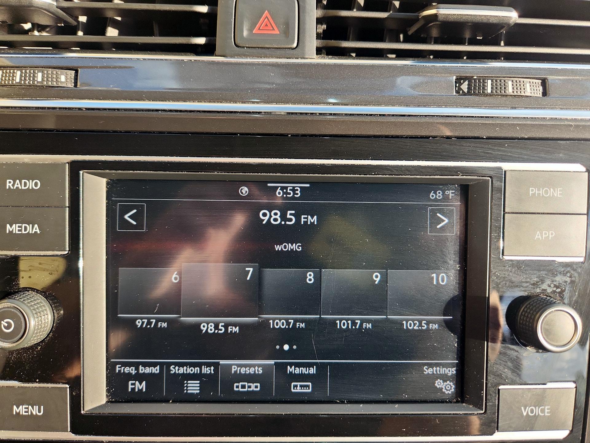 Thumbnail: 2021 Volkswagen Tiguan - 15