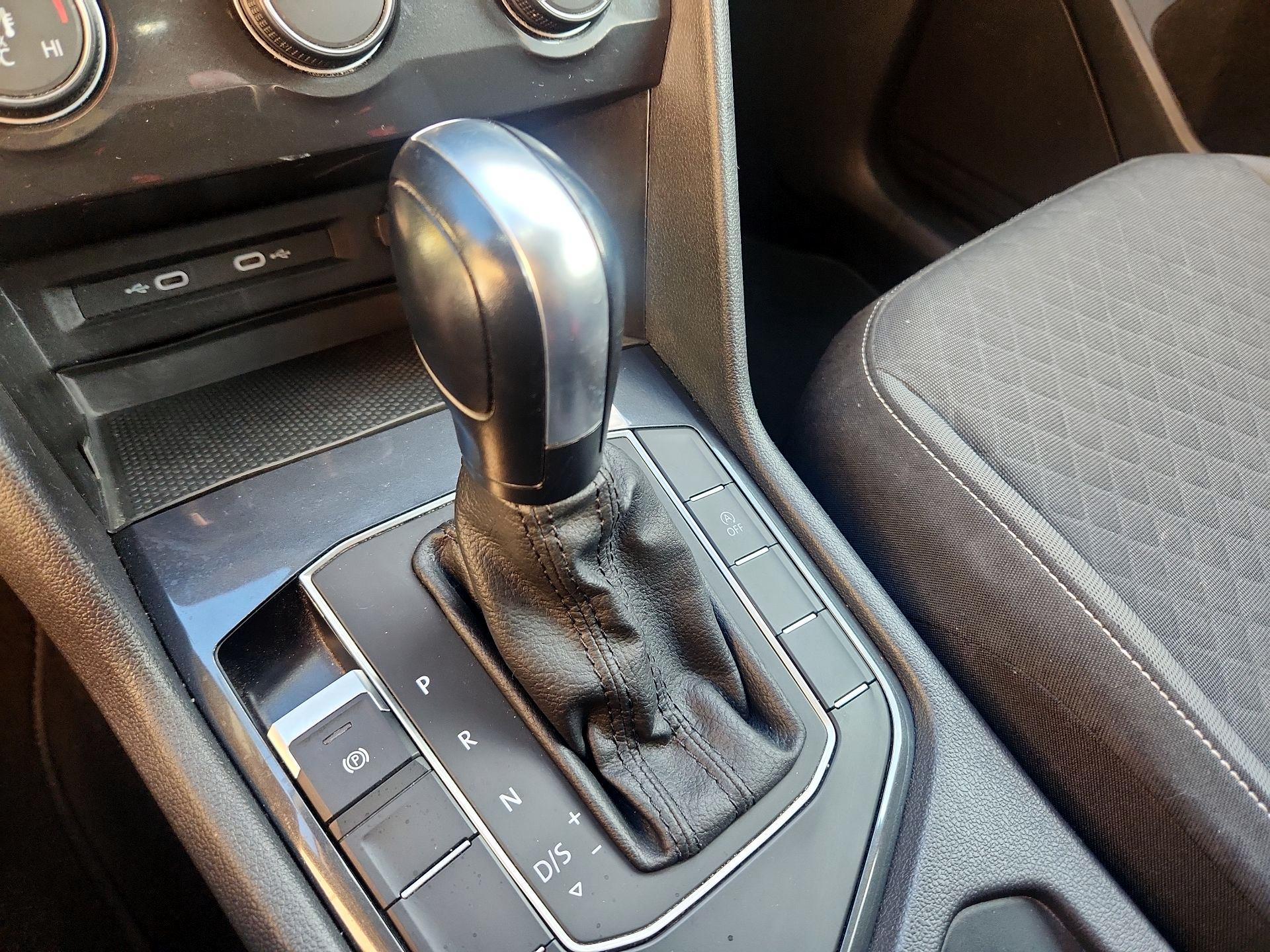 Thumbnail: 2021 Volkswagen Tiguan - 17