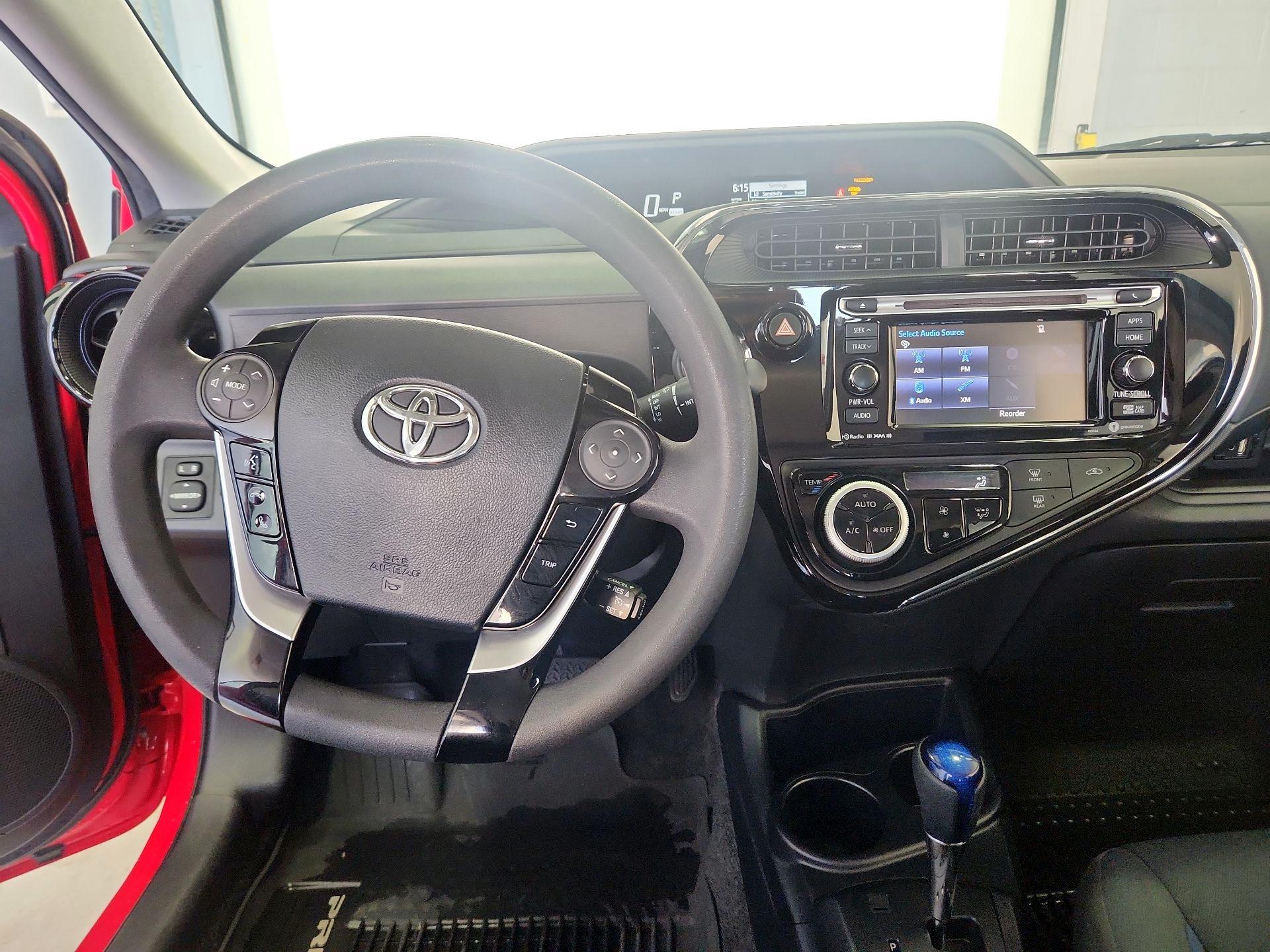 Thumbnail: 2018 Toyota Prius c - 9