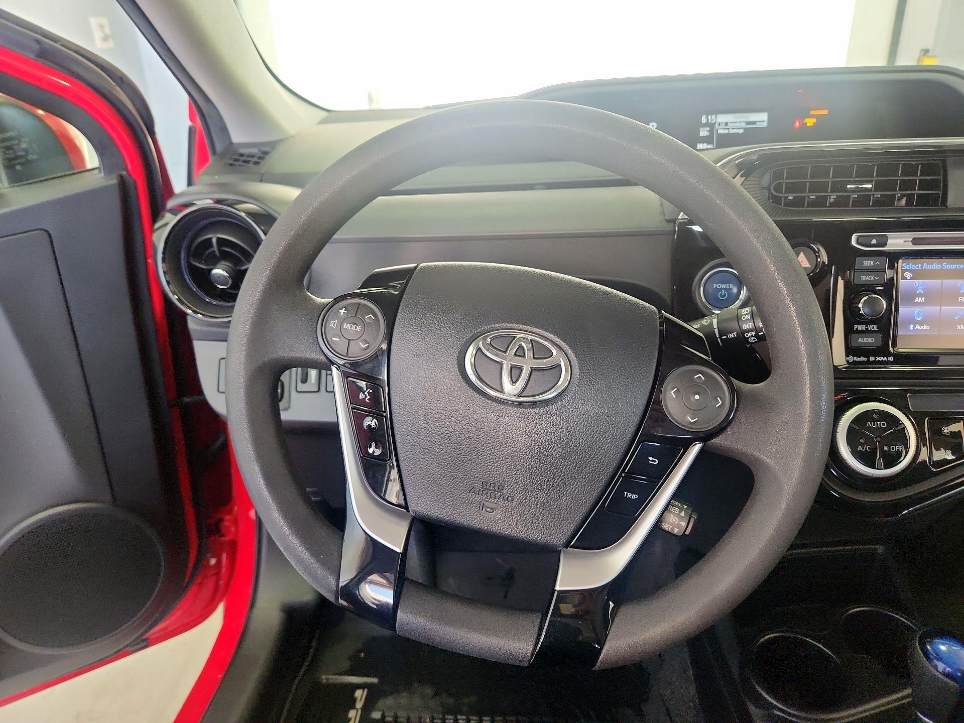 Thumbnail: 2018 Toyota Prius c - 10
