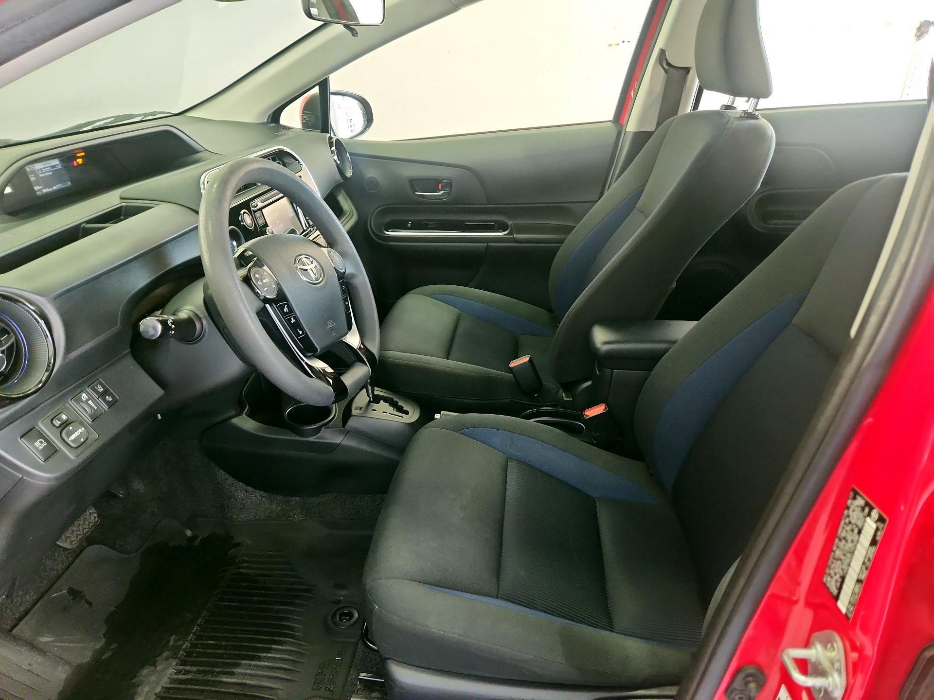 Thumbnail: 2018 Toyota Prius c - 11