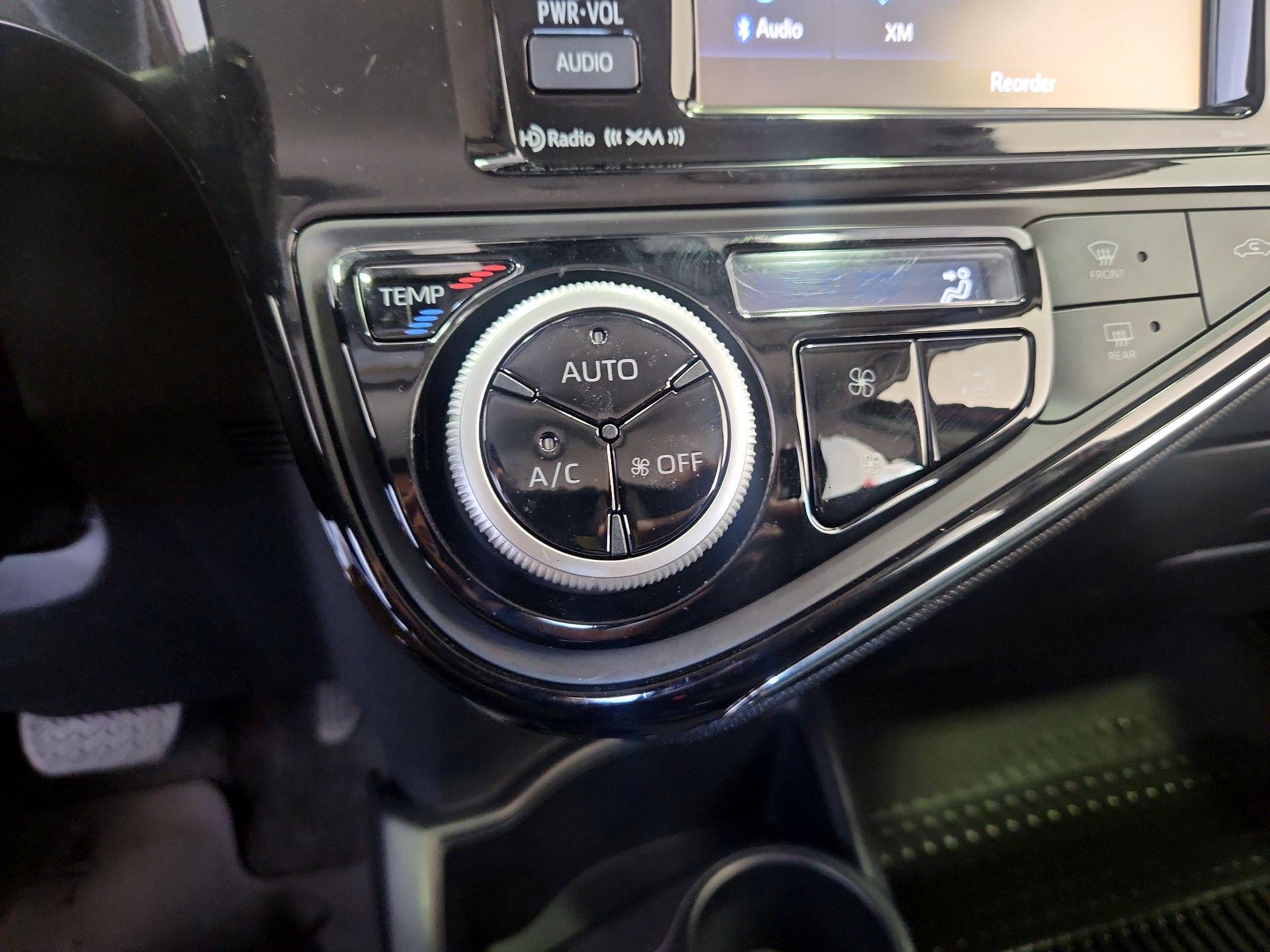 Thumbnail: 2018 Toyota Prius c - 16