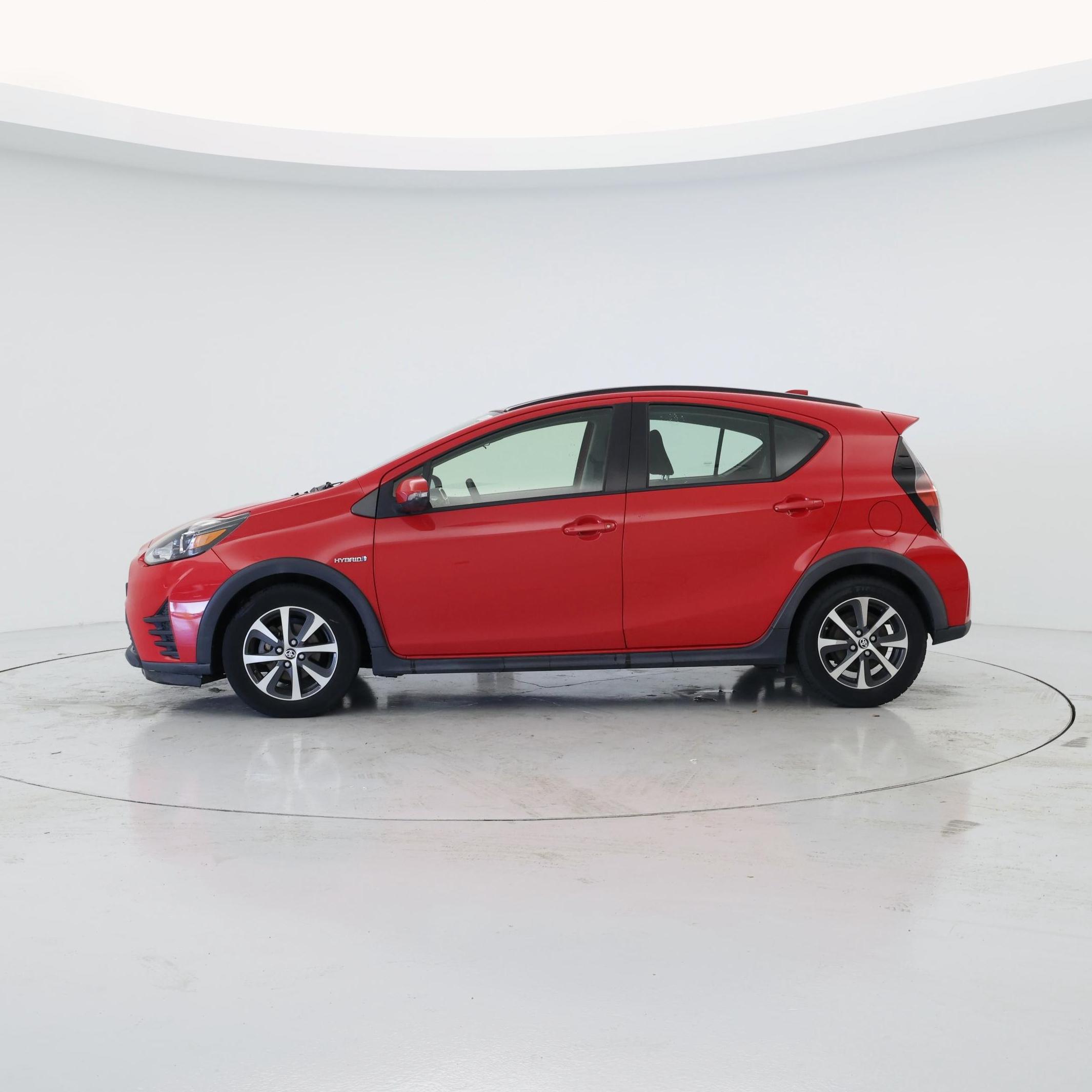 Thumbnail: 2018 Toyota Prius c - 3