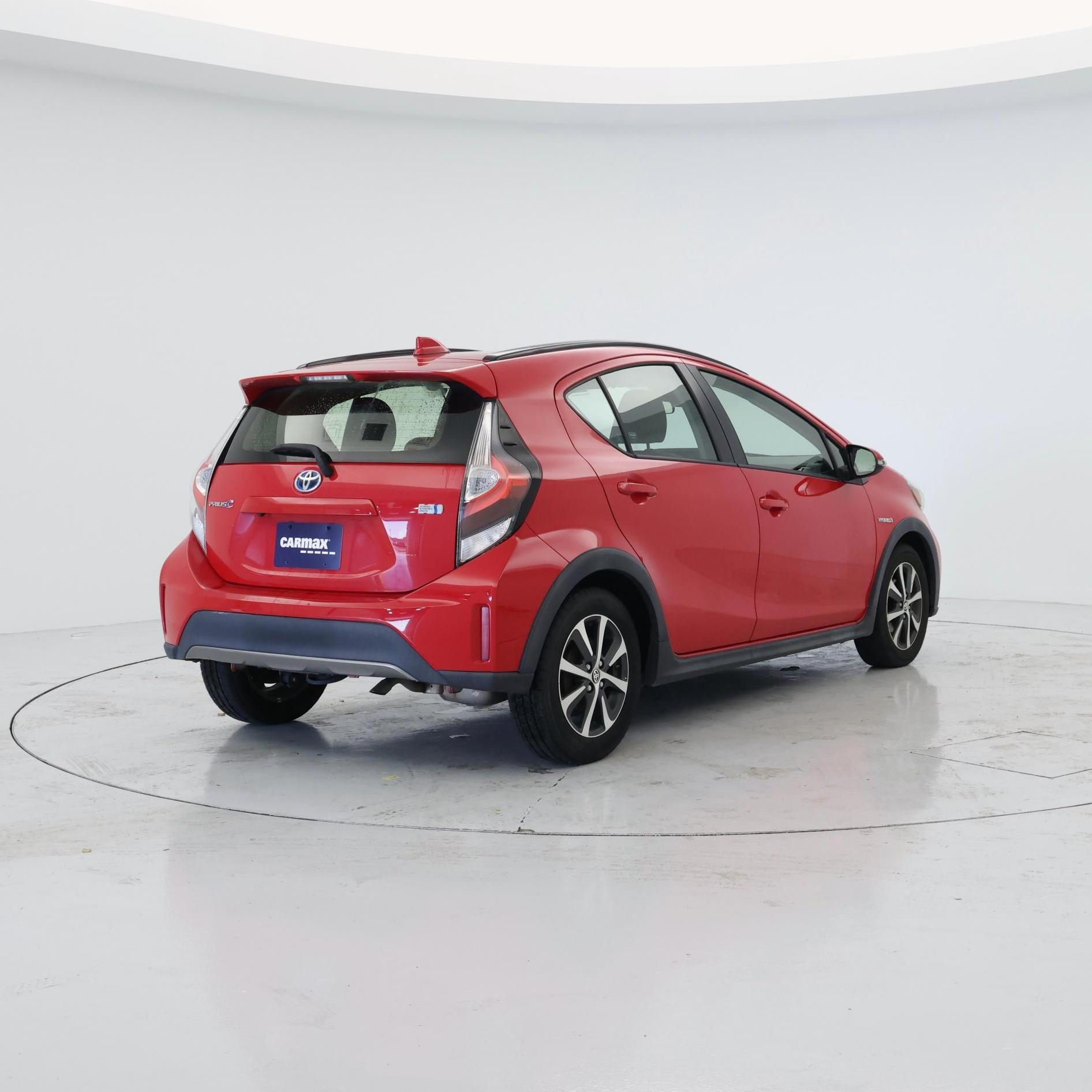Thumbnail: 2018 Toyota Prius c - 8