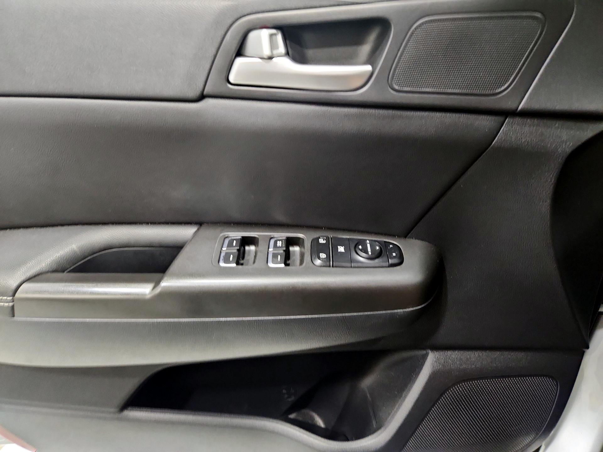 Thumbnail: 2017 Kia Sportage - 12