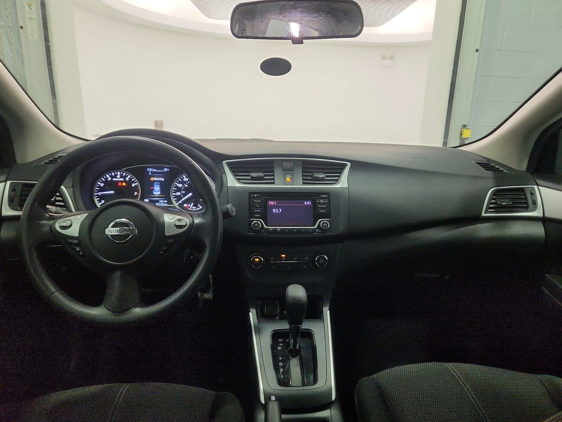 Thumbnail: 2018 Nissan Sentra - 9