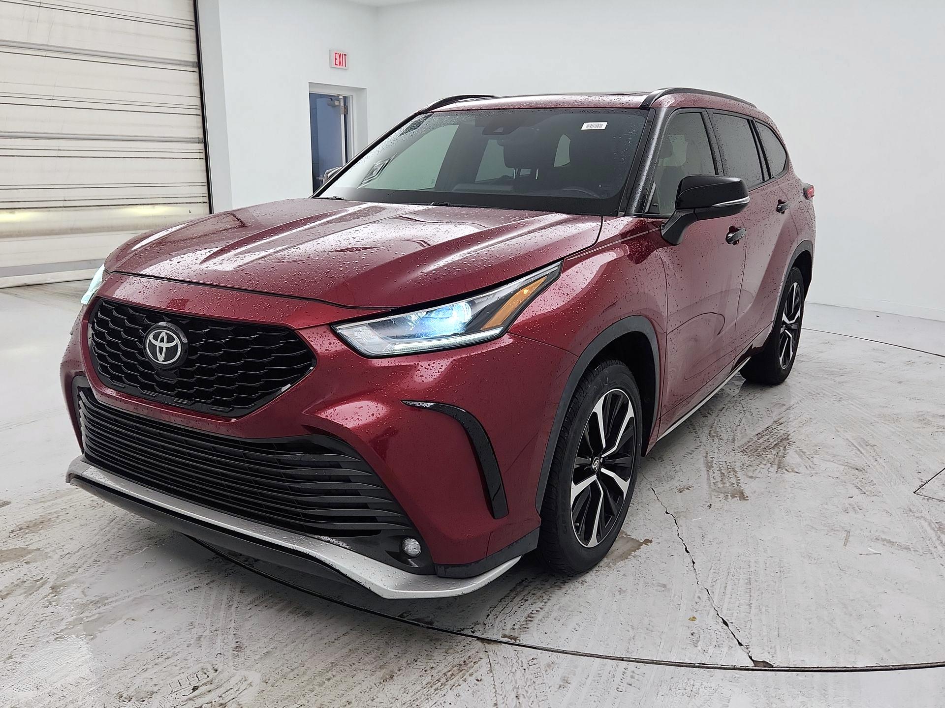 Thumbnail: 2021 Toyota Highlander - 3