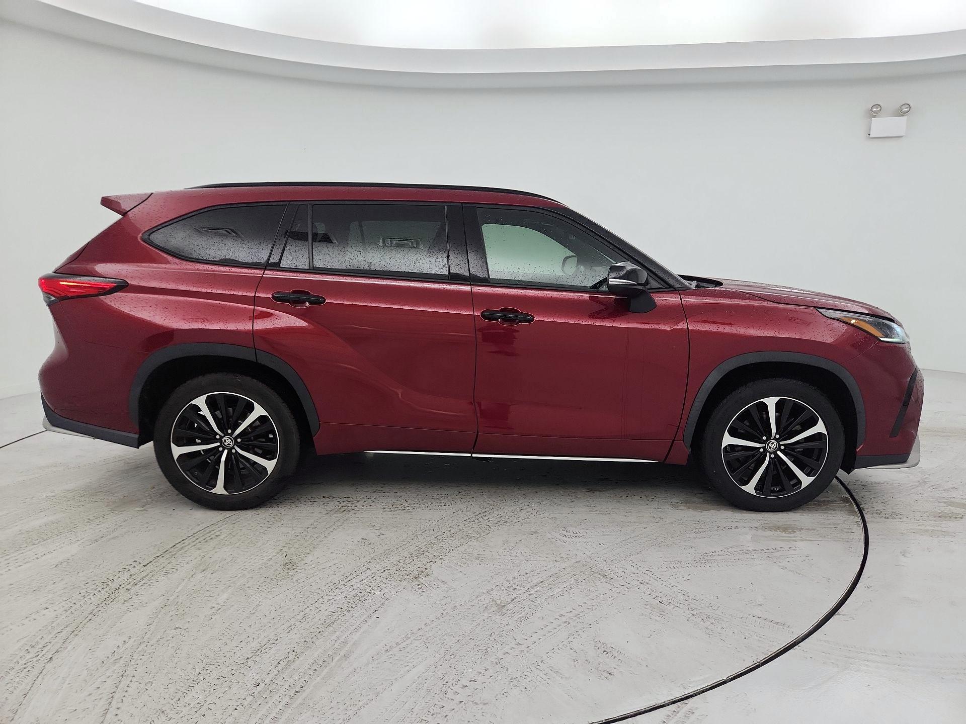 Thumbnail: 2021 Toyota Highlander - 4