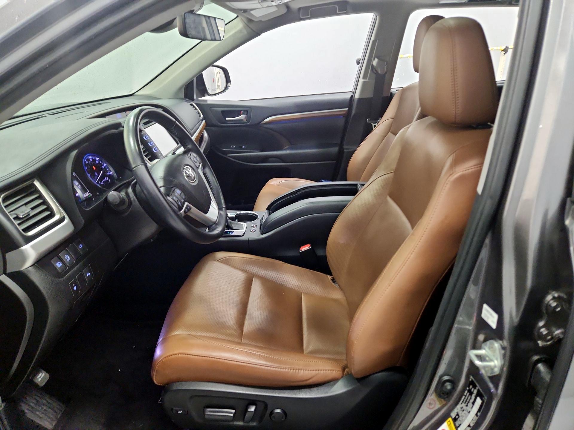 Thumbnail: 2019 Toyota Highlander - 11
