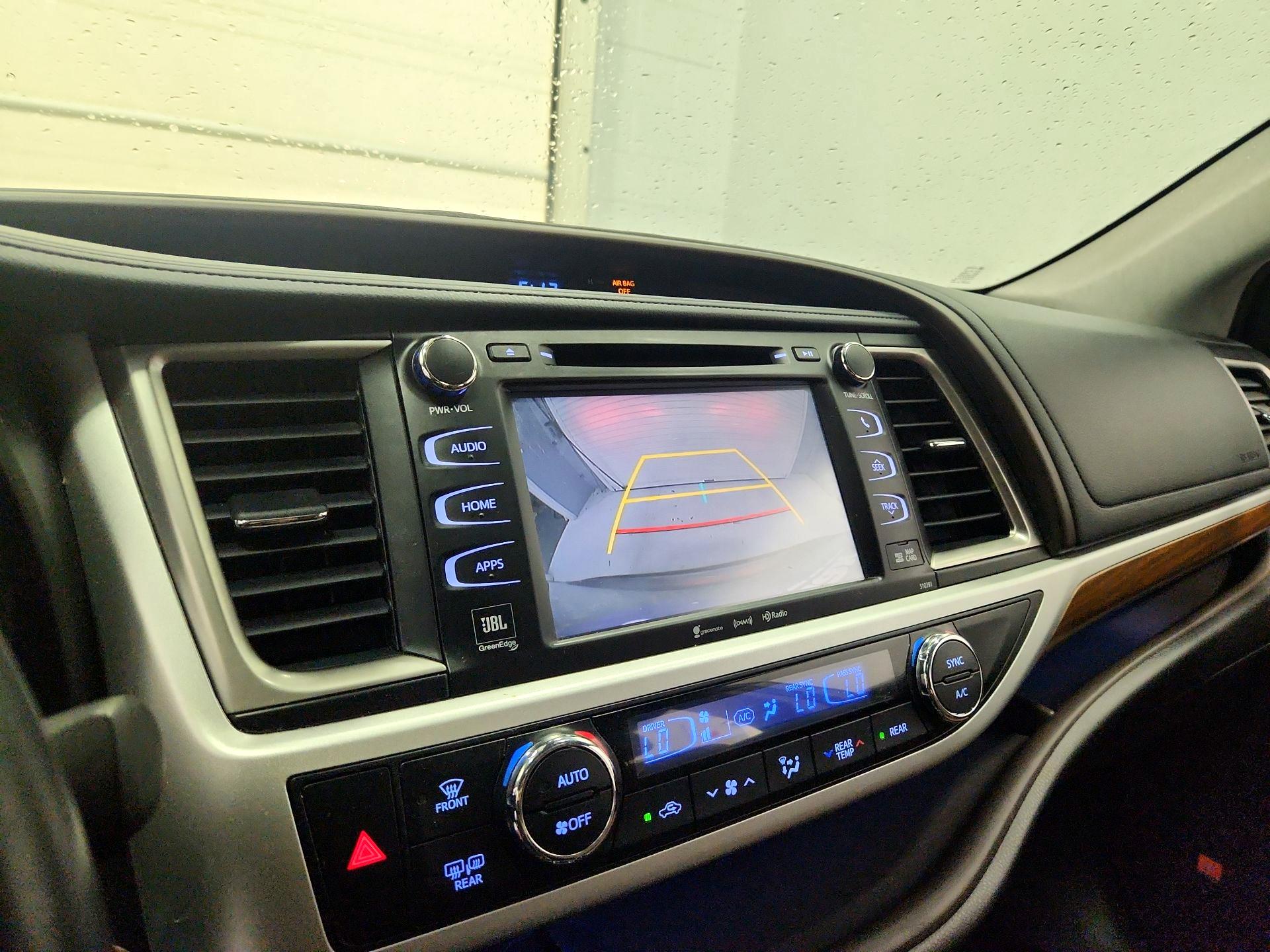 Thumbnail: 2019 Toyota Highlander - 15