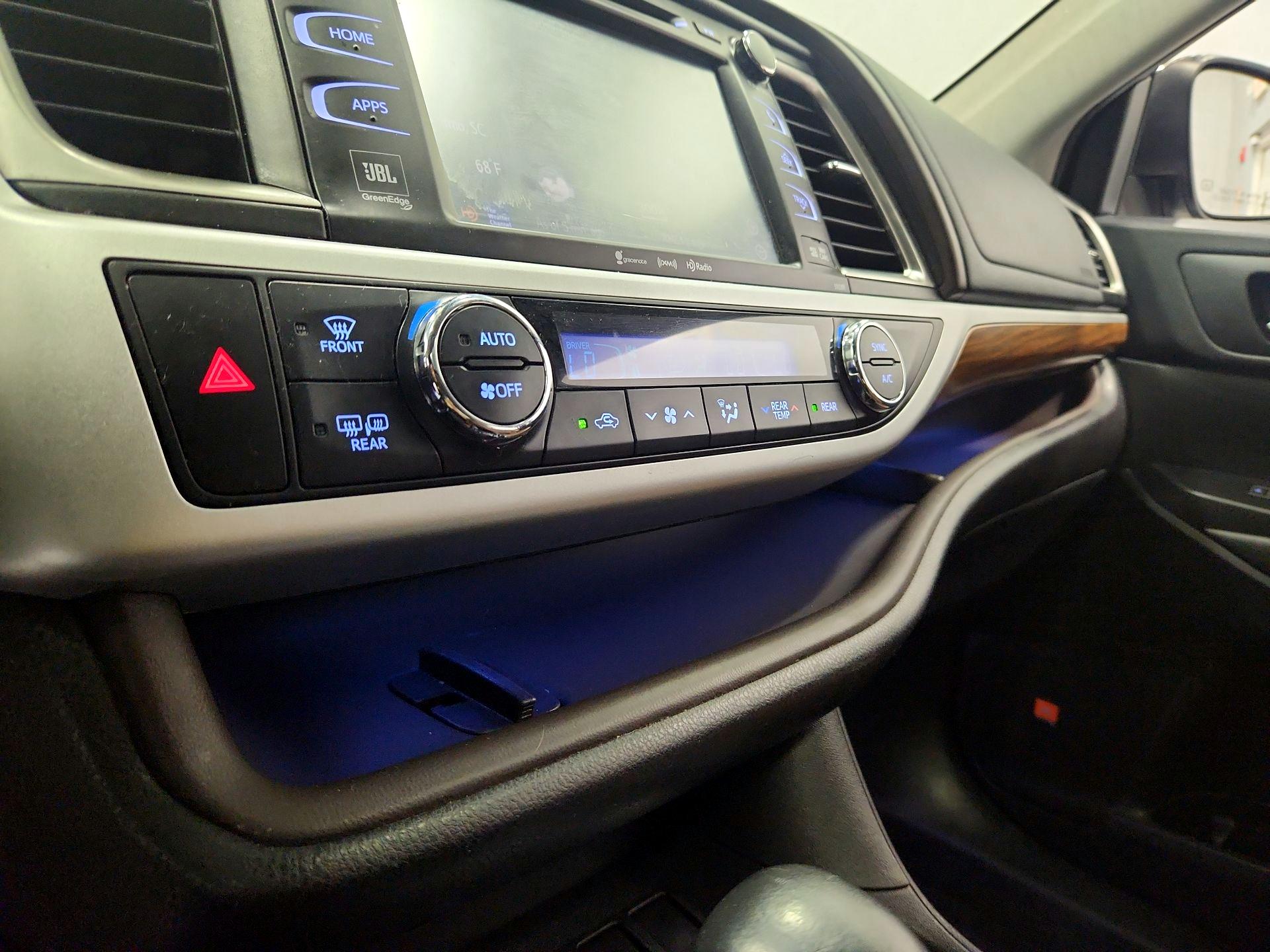 Thumbnail: 2019 Toyota Highlander - 17