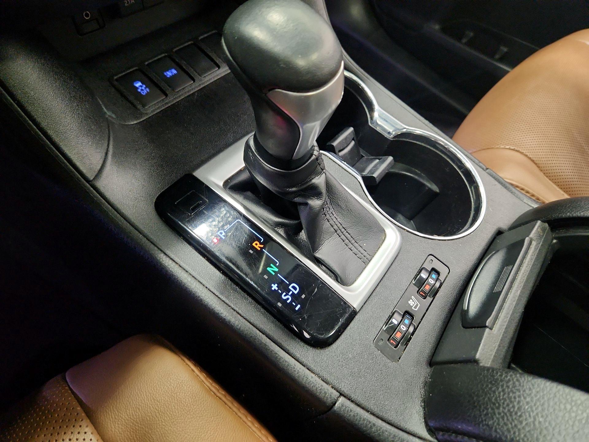 Thumbnail: 2019 Toyota Highlander - 18