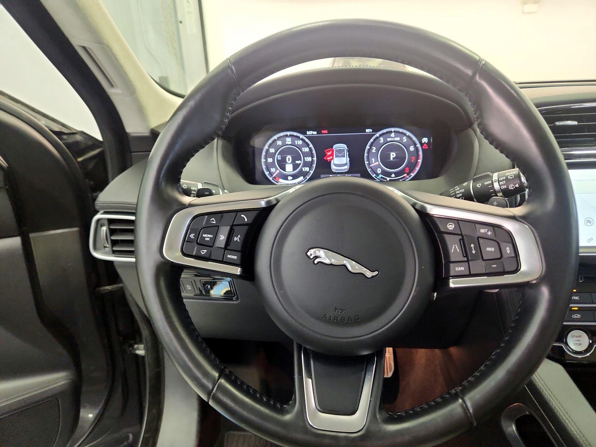 Thumbnail: 2019 Jaguar F-Pace - 10