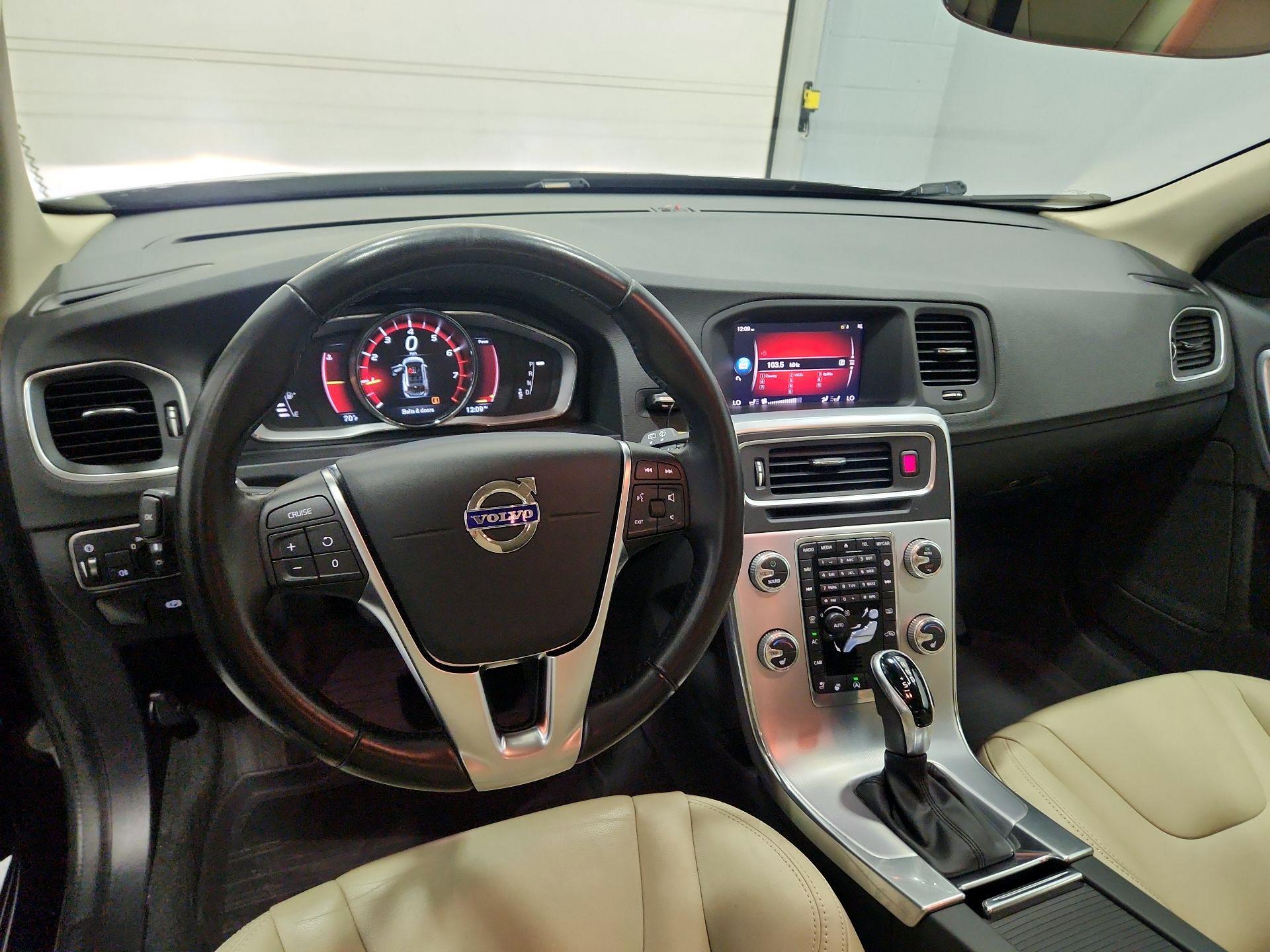 Thumbnail: 2018 Volvo V60 - 9