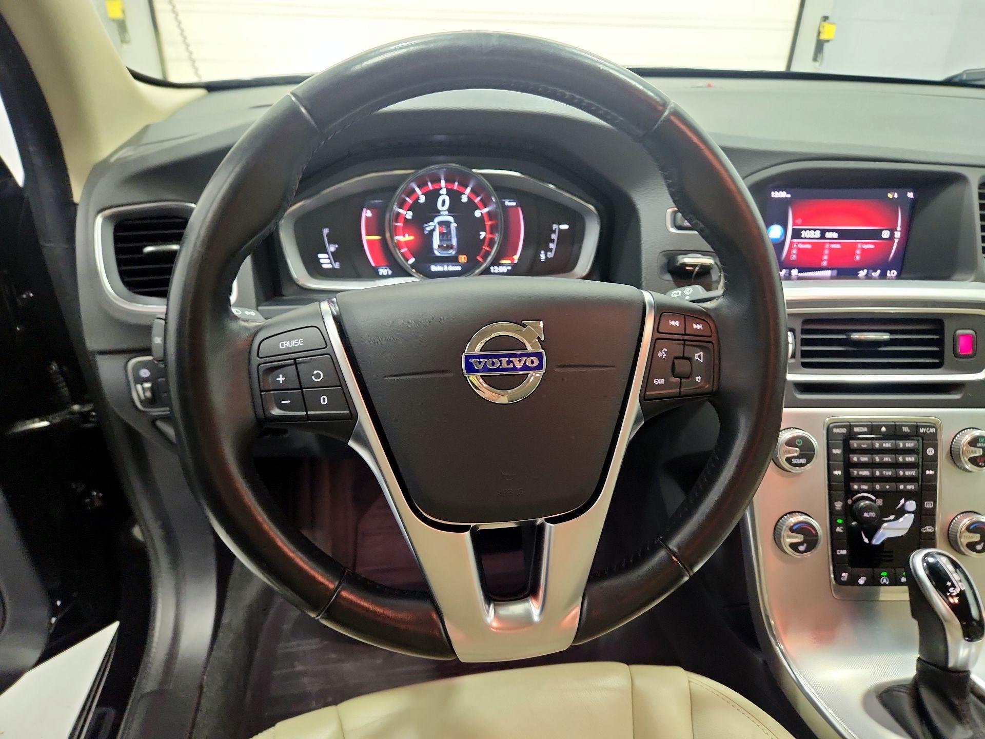 Thumbnail: 2018 Volvo V60 - 10