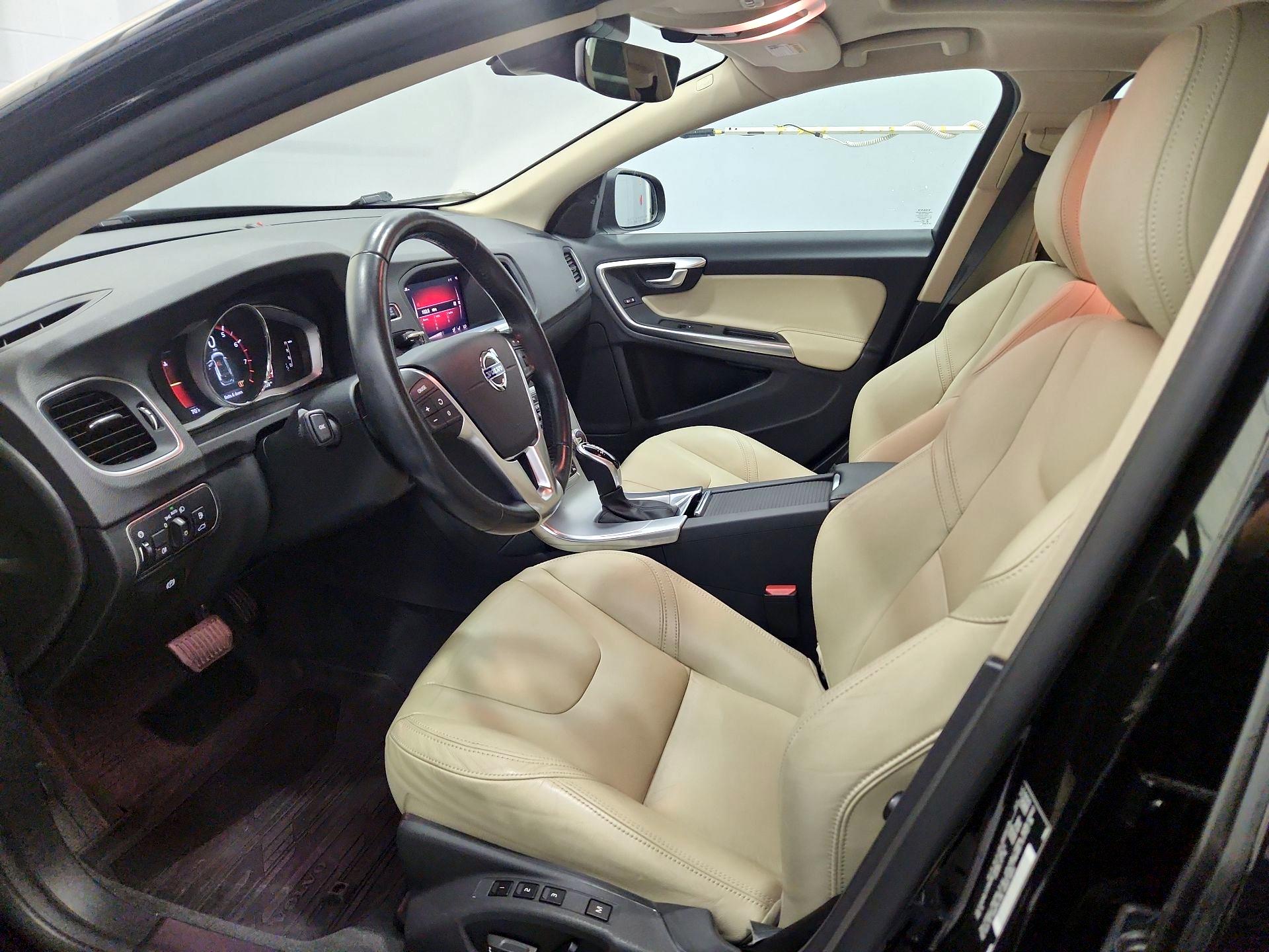 Thumbnail: 2018 Volvo V60 - 11