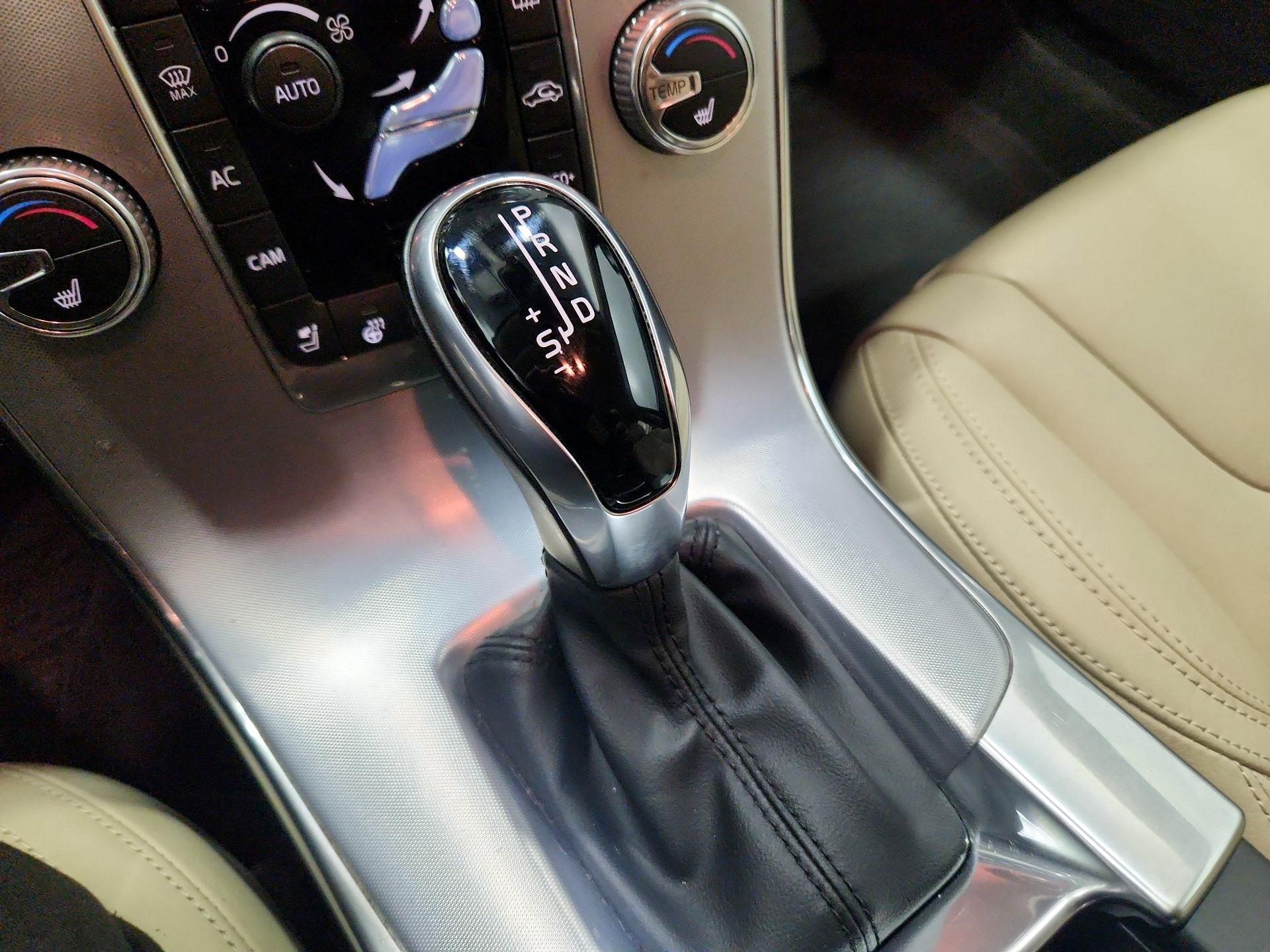 Thumbnail: 2018 Volvo V60 - 18