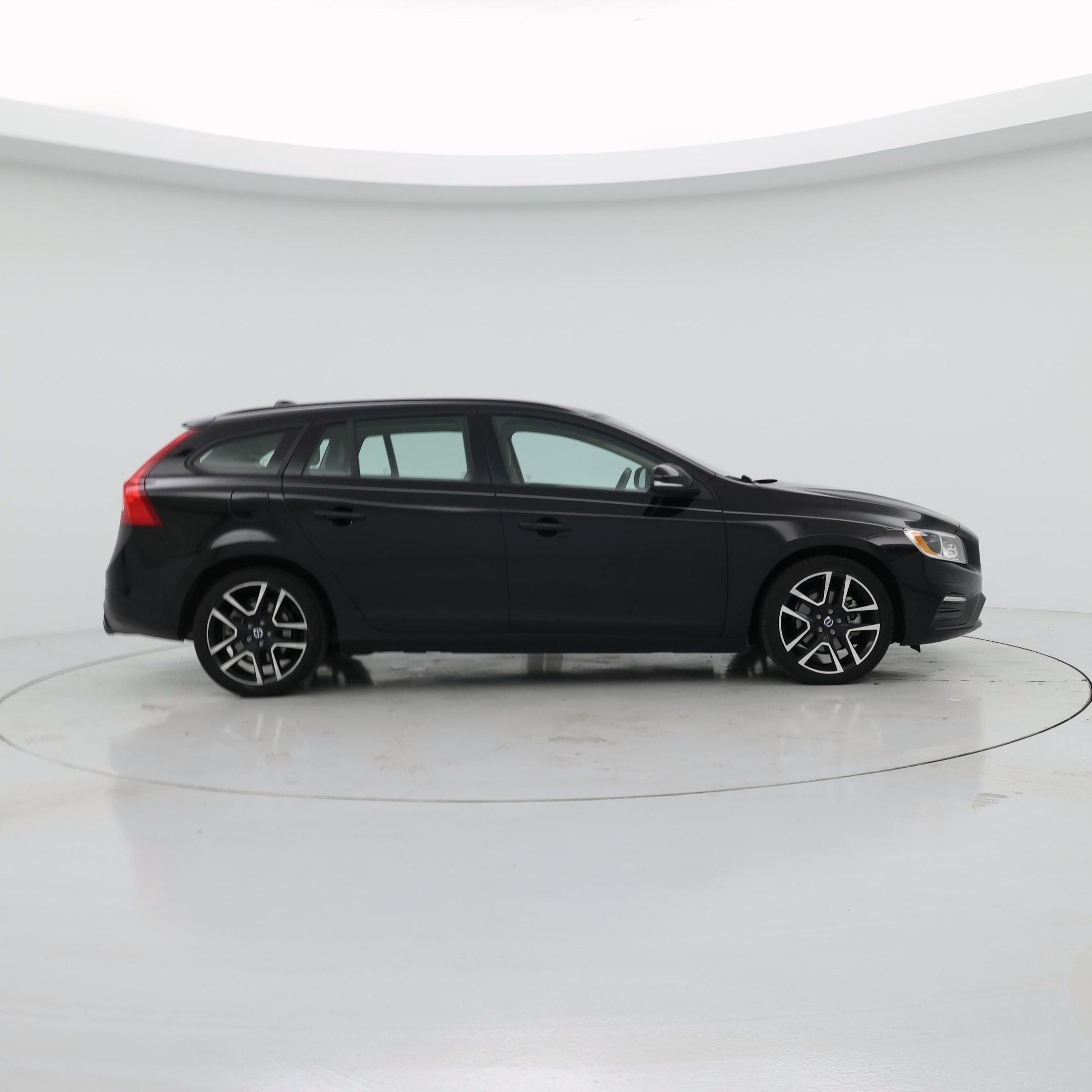 Thumbnail: 2018 Volvo V60 - 7