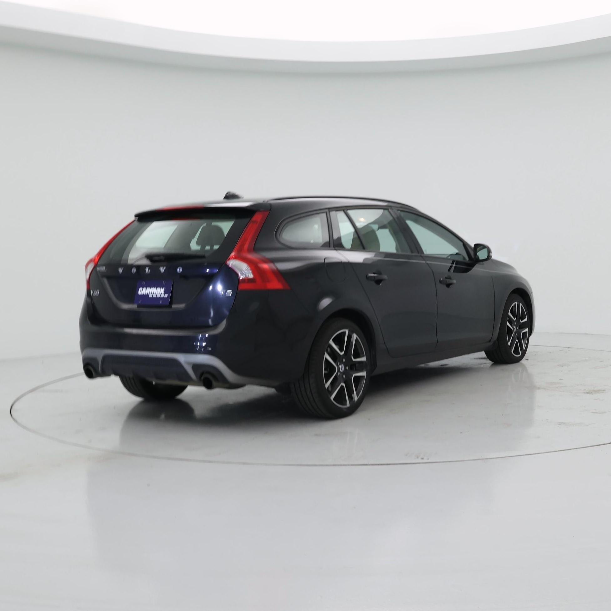 Thumbnail: 2018 Volvo V60 - 8