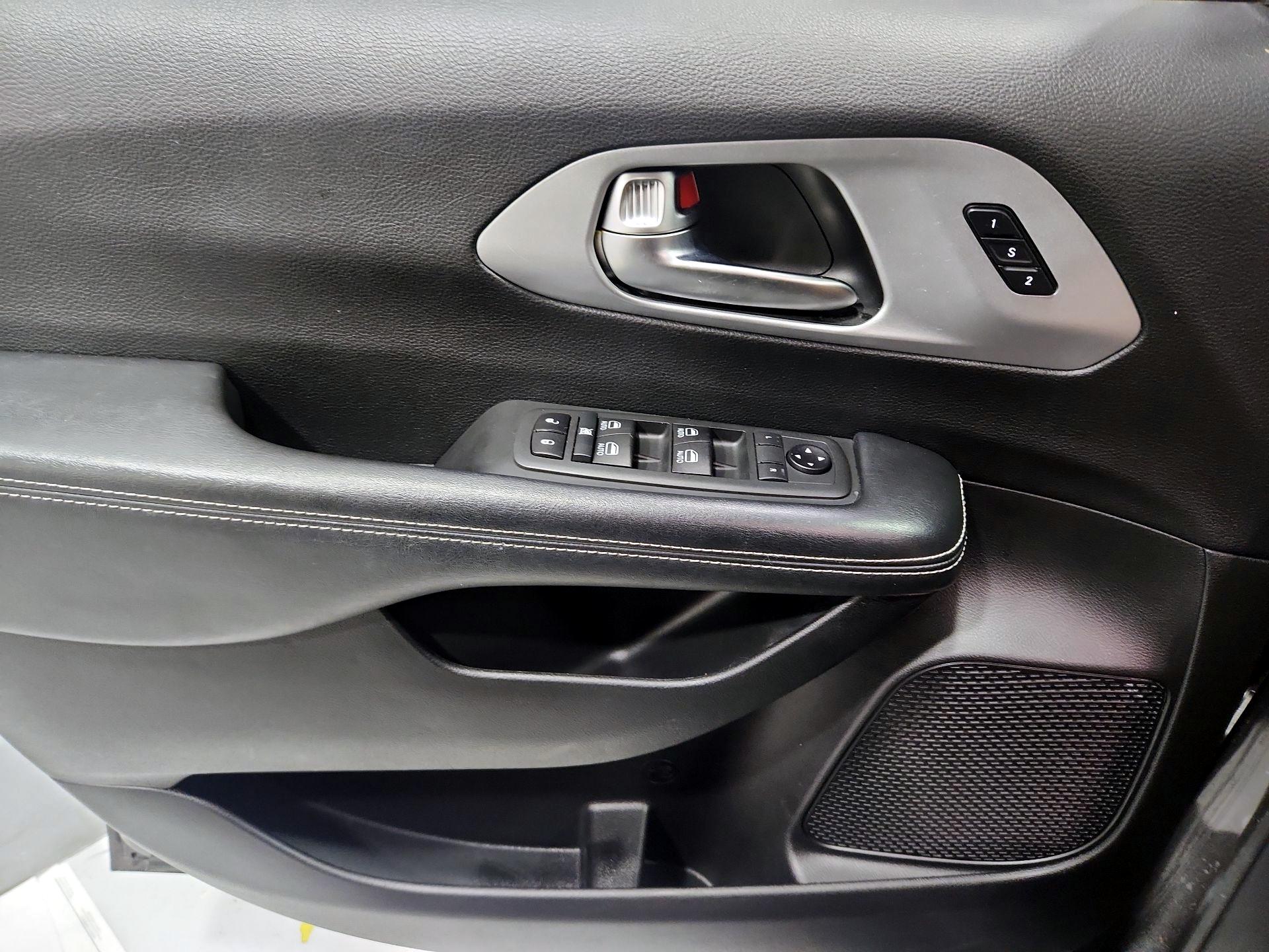 Thumbnail: 2020 Chrysler Pacifica - 12