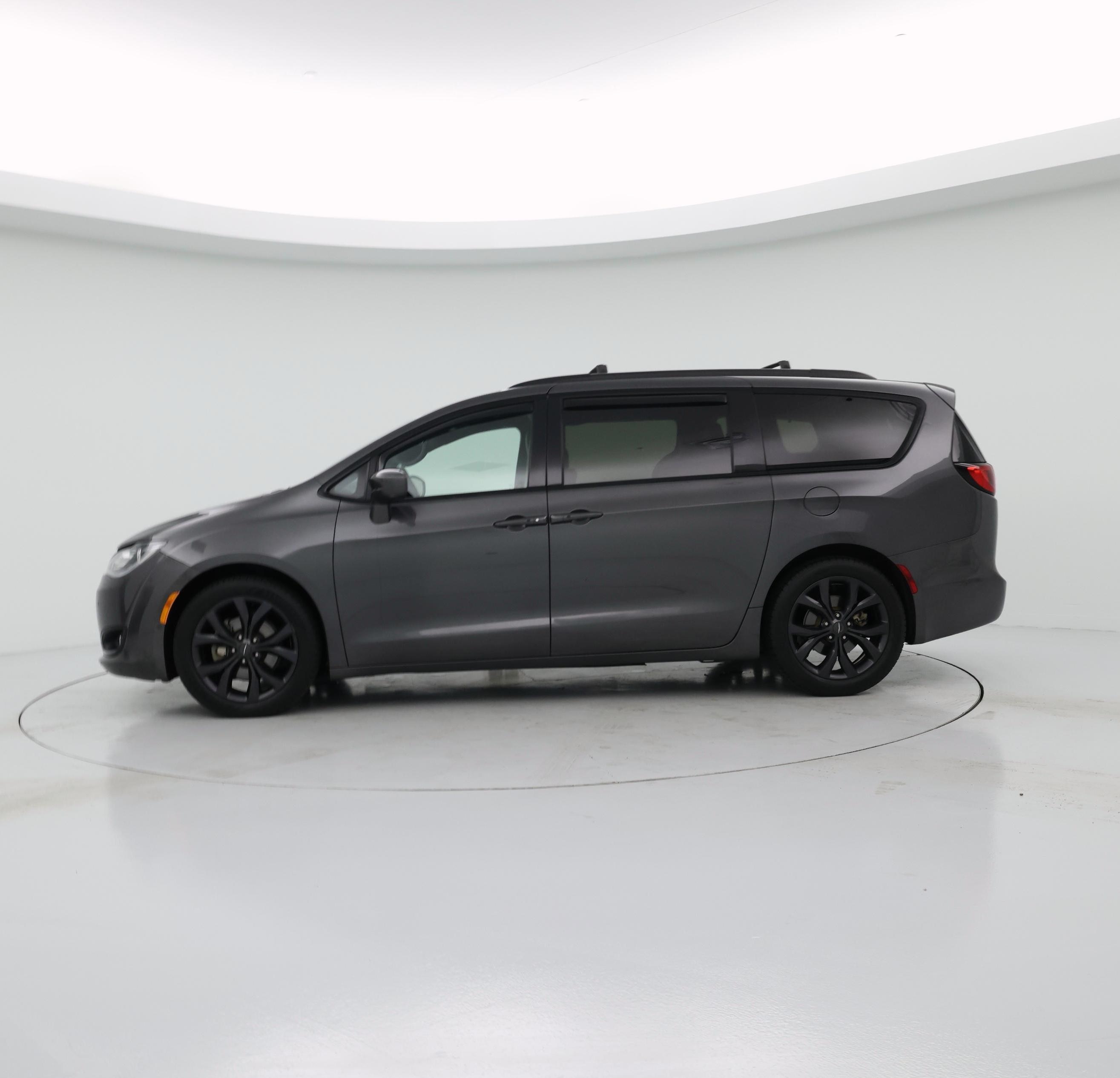 Thumbnail: 2020 Chrysler Pacifica - 3