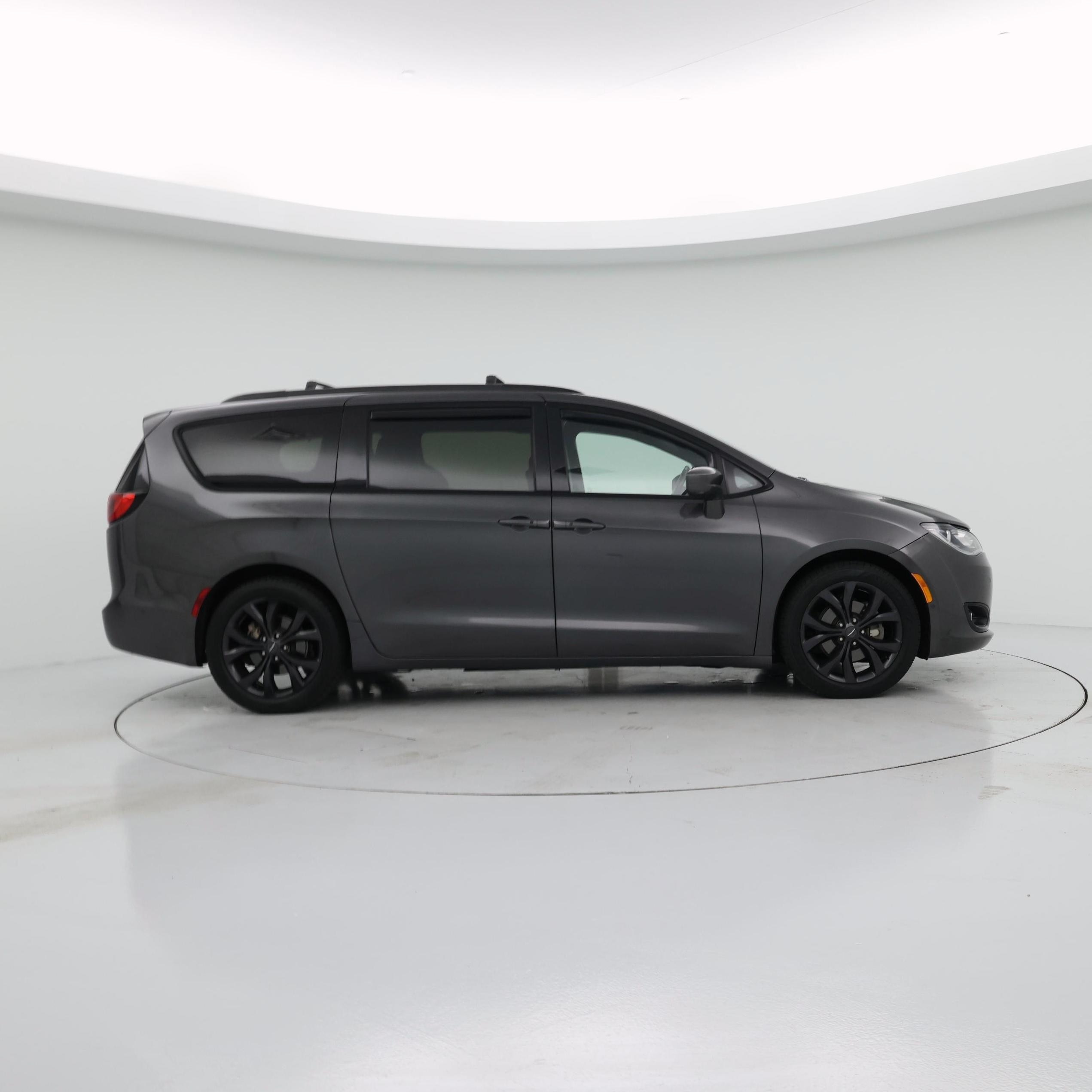 Thumbnail: 2020 Chrysler Pacifica - 7