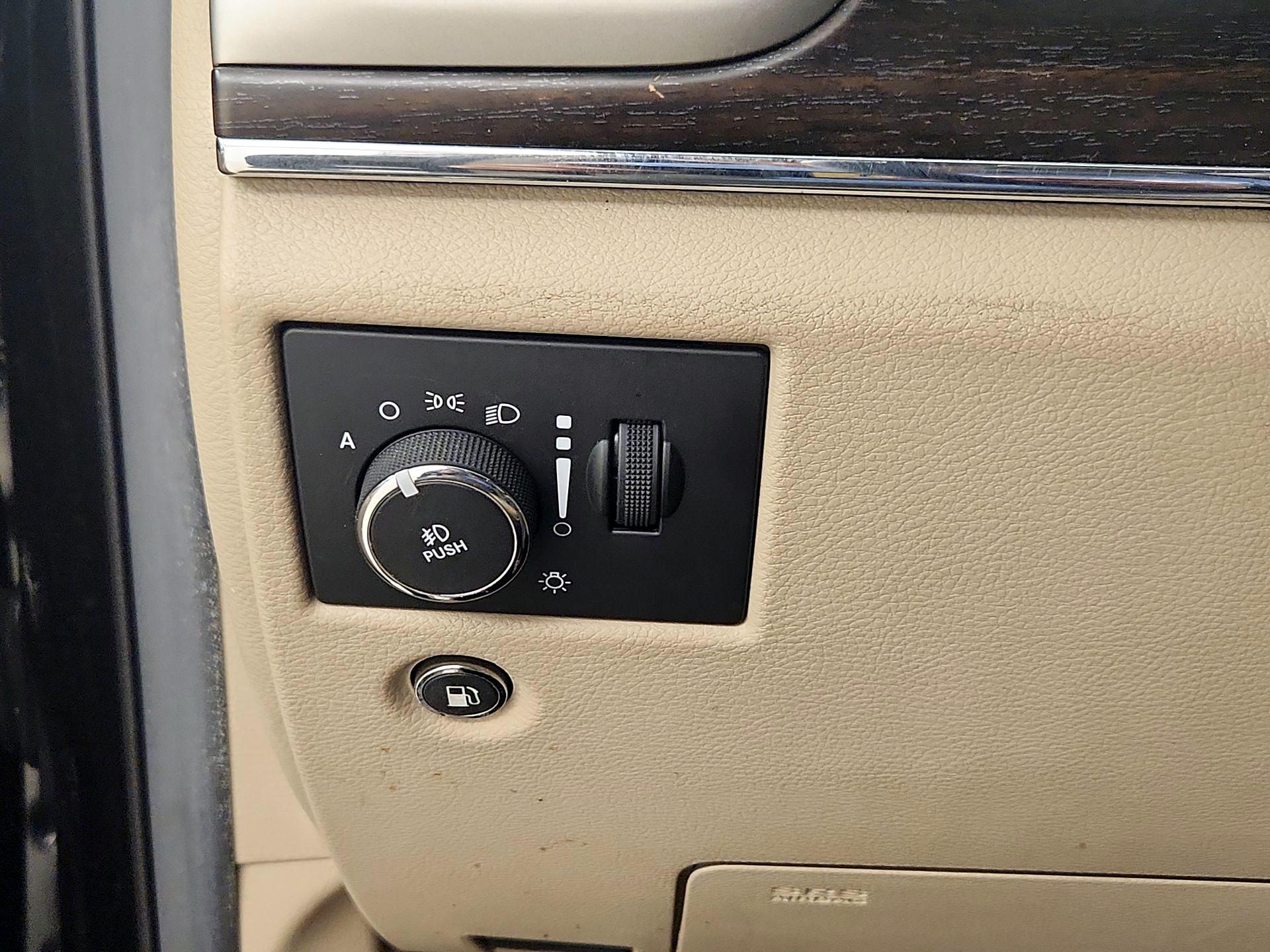Thumbnail: 2014 Jeep Grand Cherokee - 13