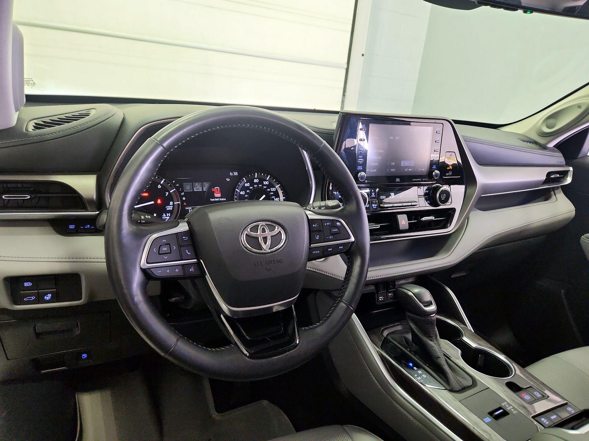 Thumbnail: 2020 Toyota Highlander - 9