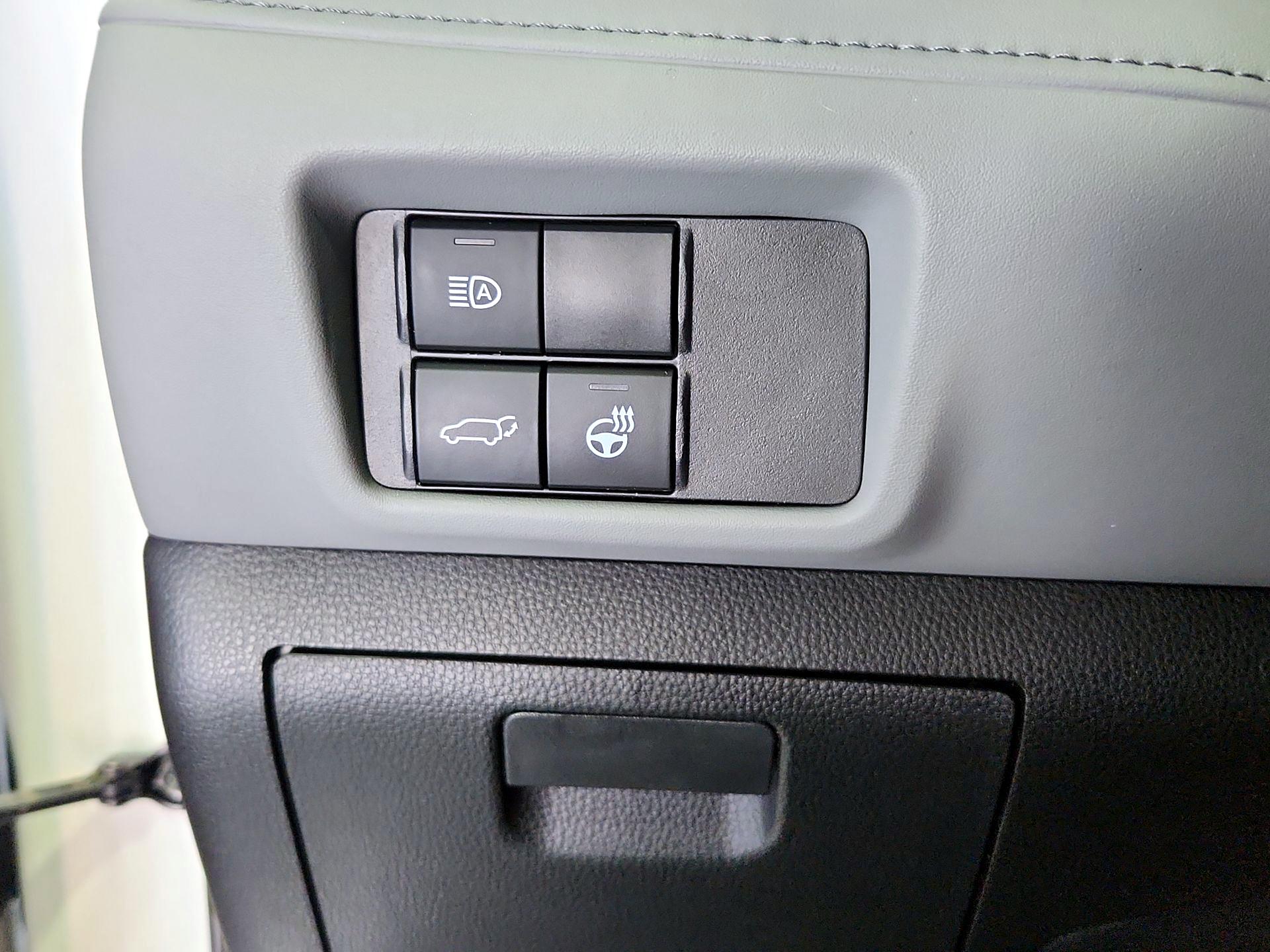 Thumbnail: 2020 Toyota Highlander - 13