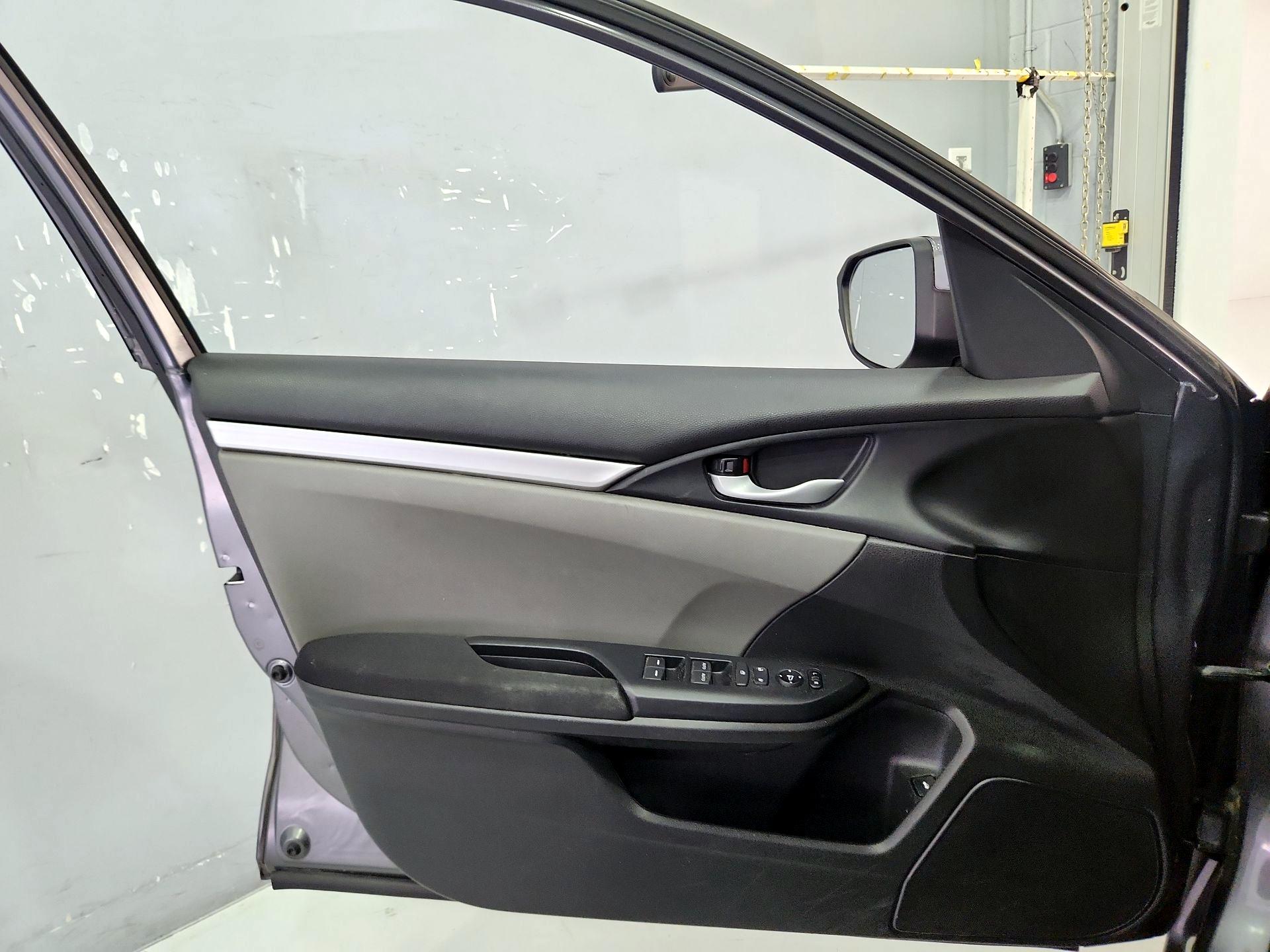 Thumbnail: 2016 Honda Civic - 12