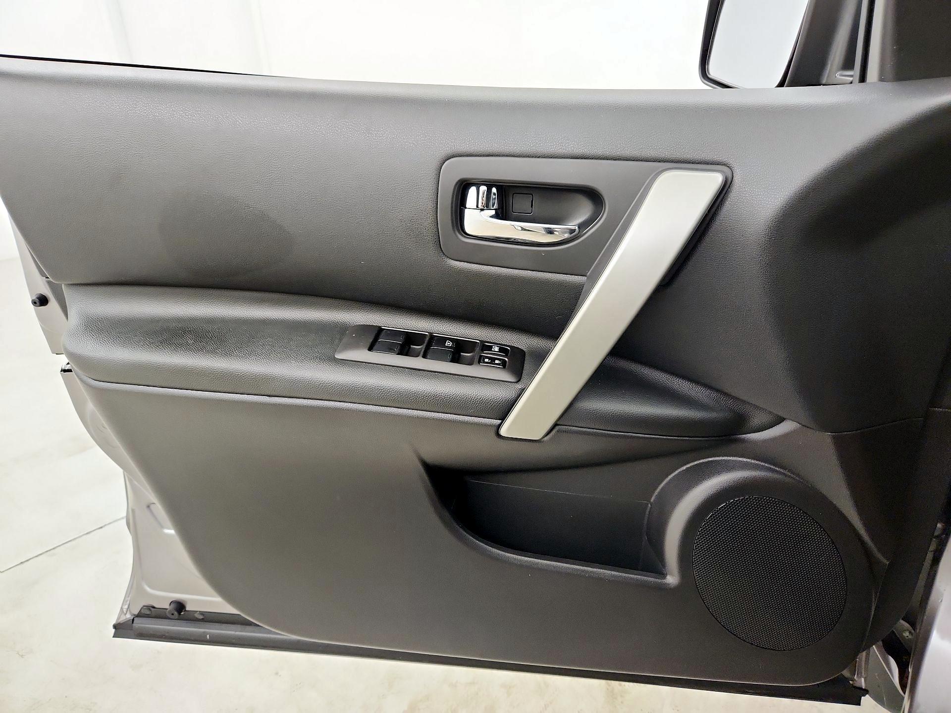 Thumbnail: 2015 Nissan Rogue - 12