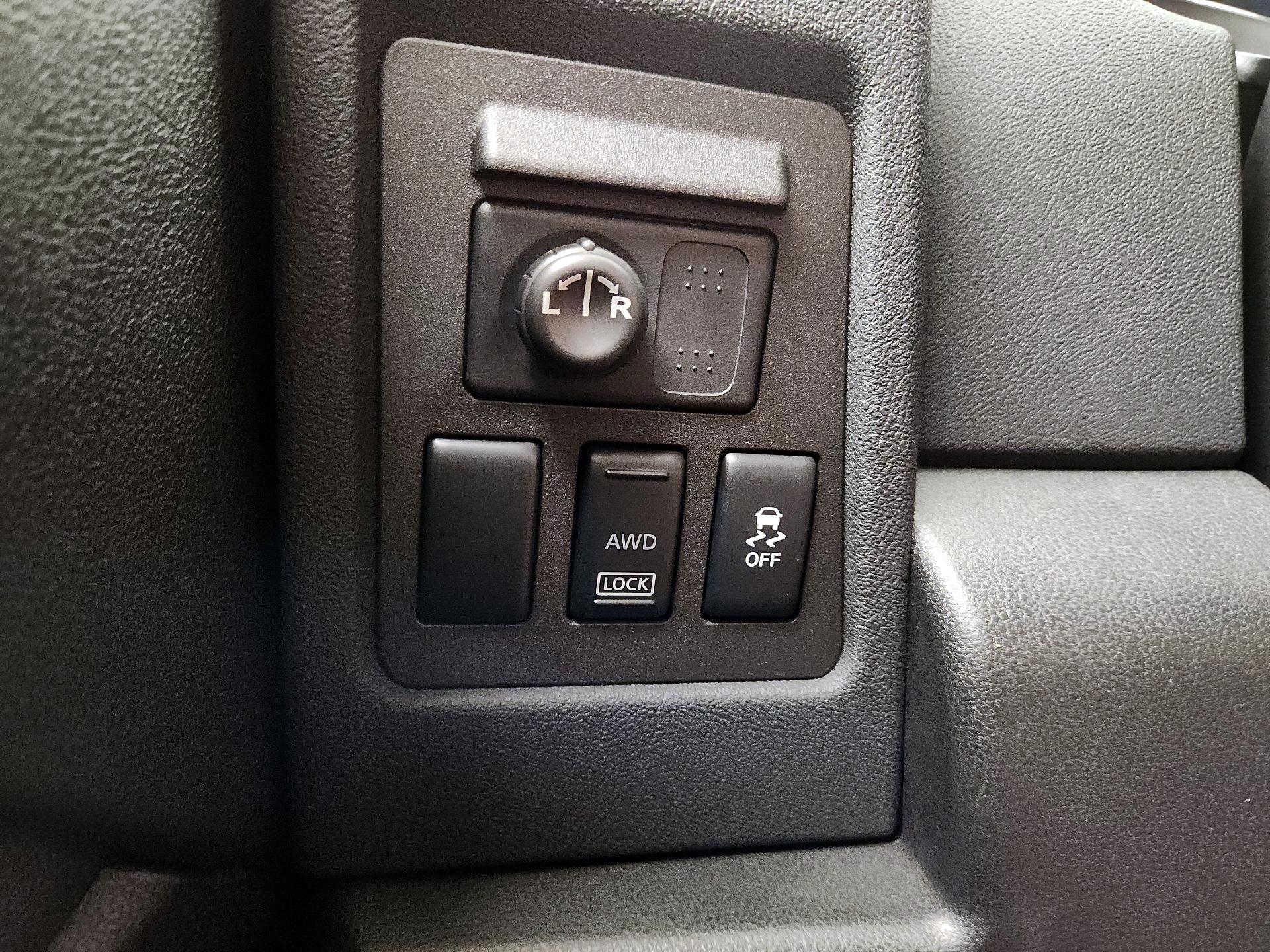 Thumbnail: 2015 Nissan Rogue - 13