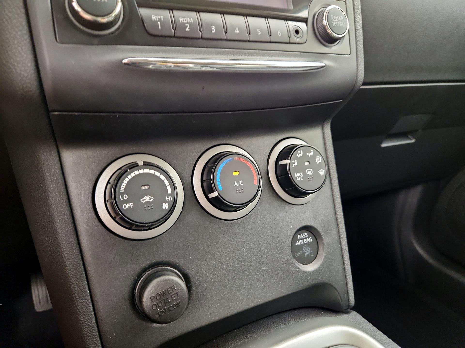 Thumbnail: 2015 Nissan Rogue - 16
