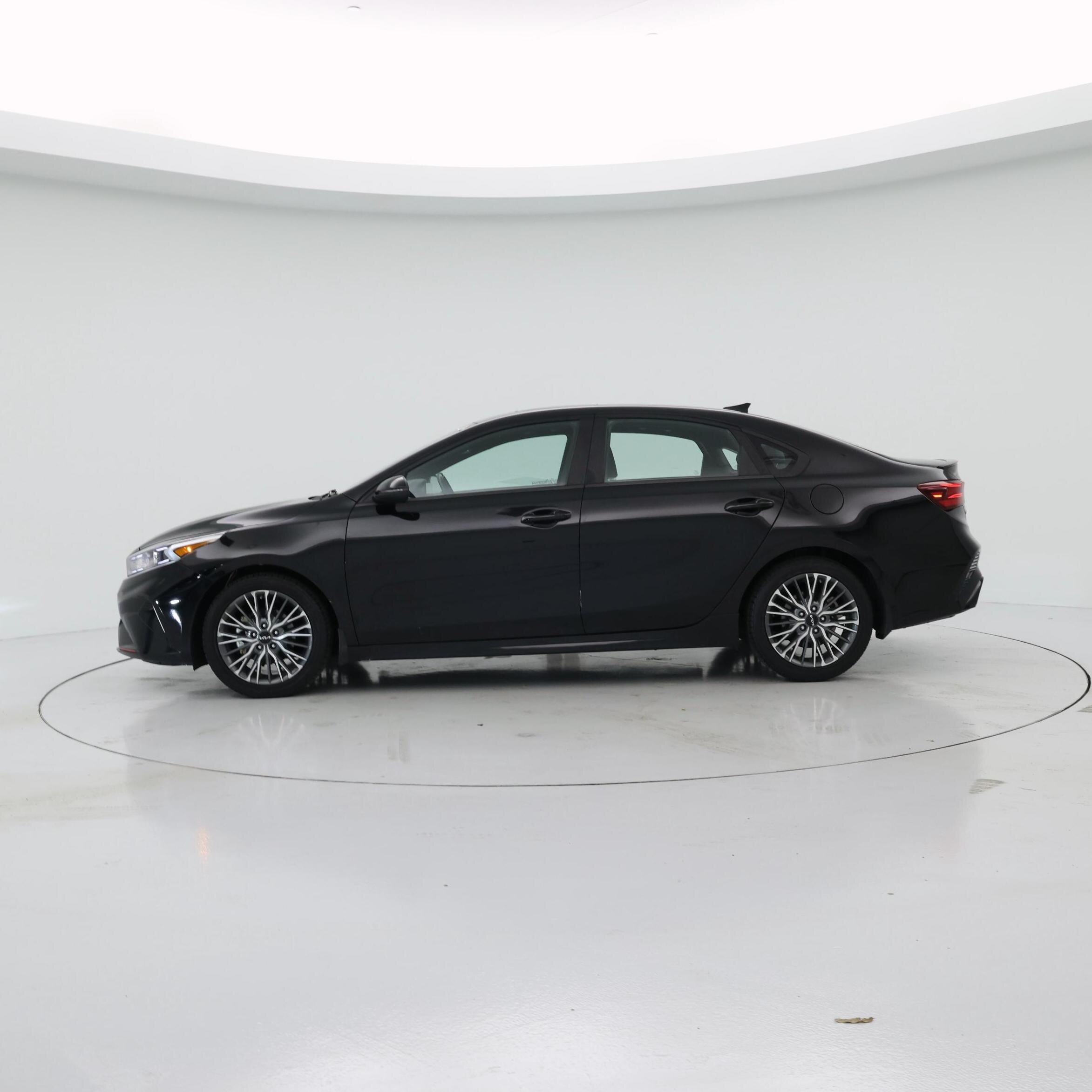 Thumbnail: 2022 Kia Forte - 3