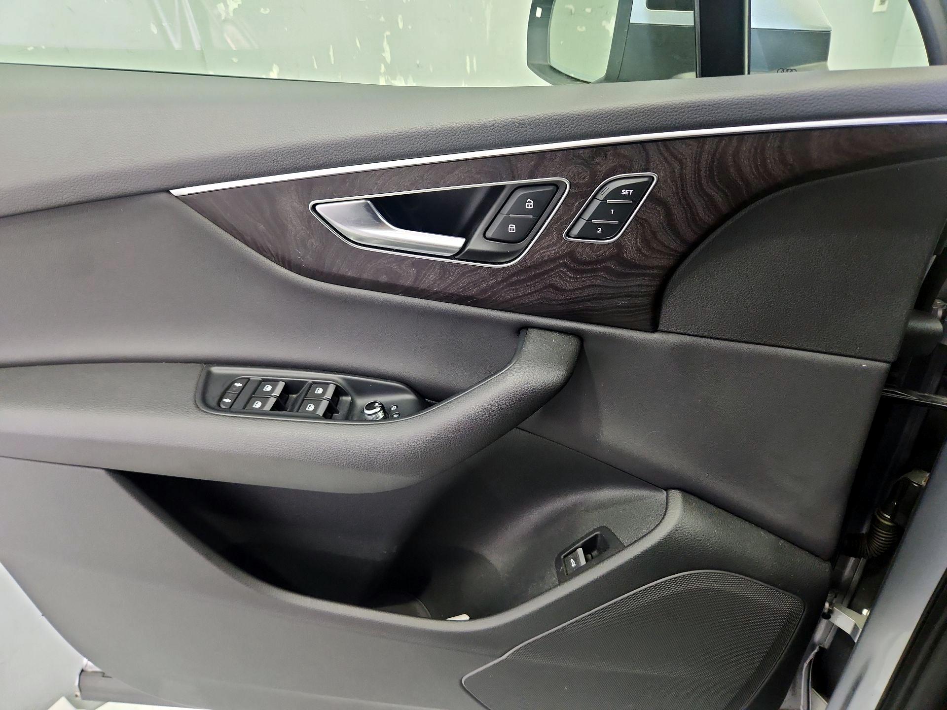 Thumbnail: 2021 Audi Q7 - 12