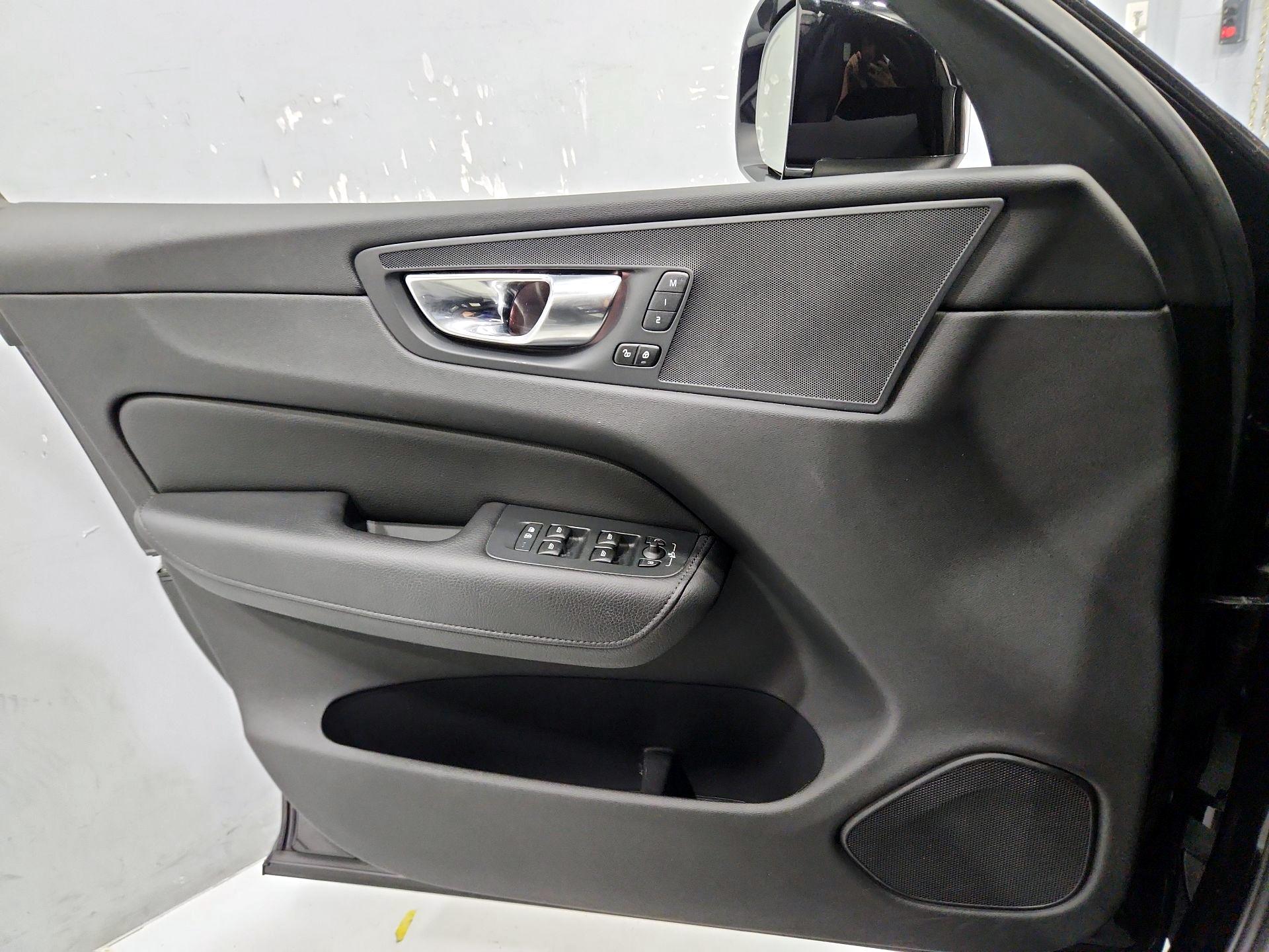 Thumbnail: 2021 Volvo XC60 - 12