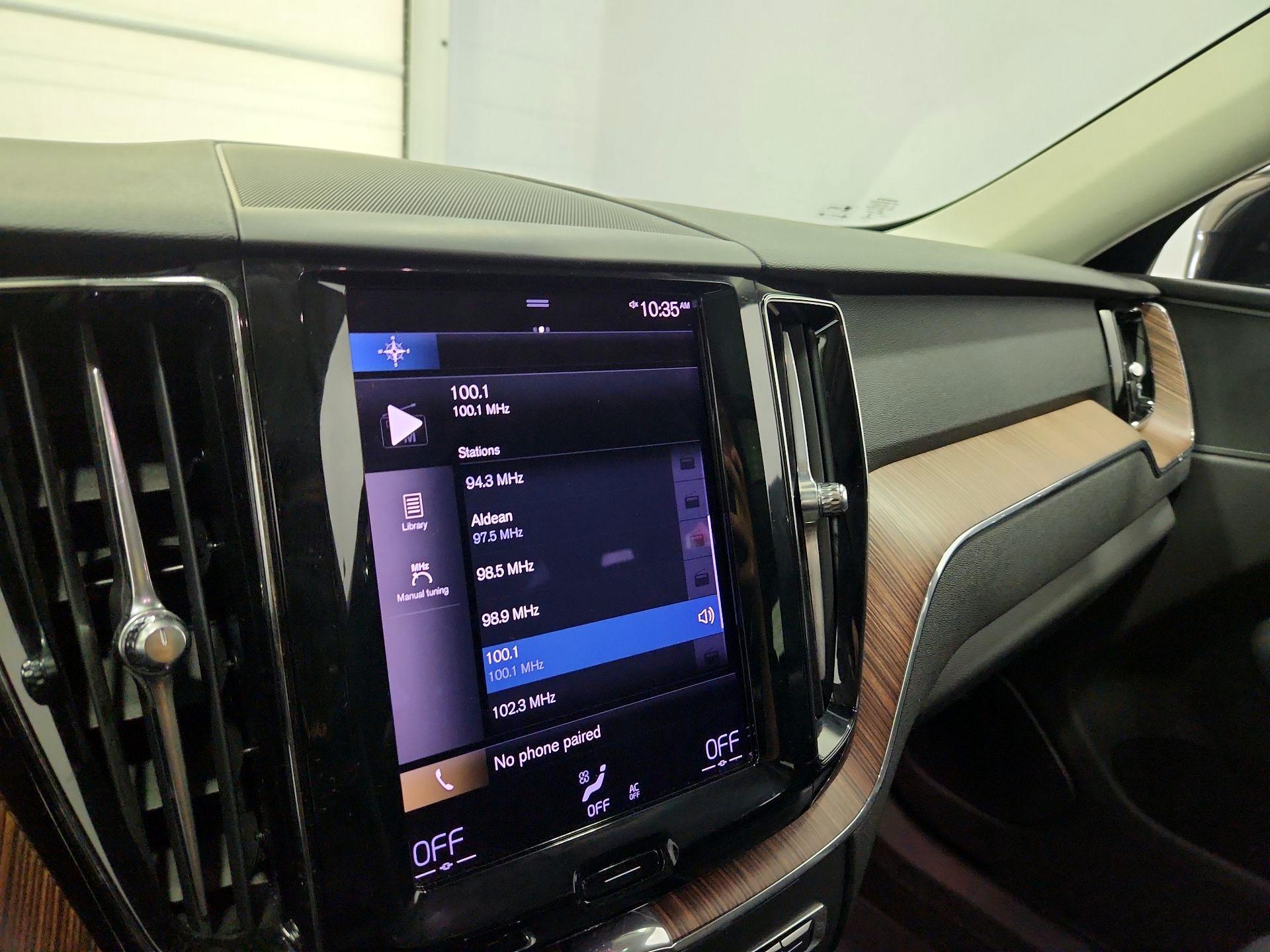 Thumbnail: 2021 Volvo XC60 - 17