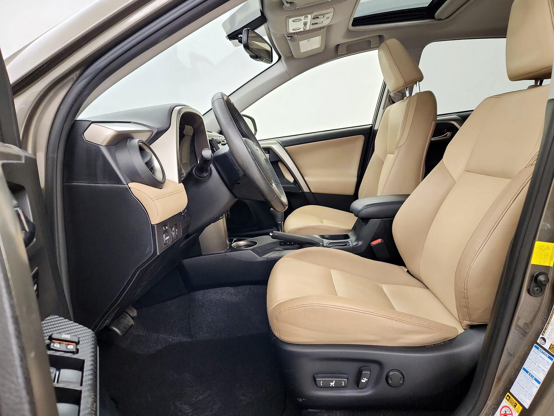 Thumbnail: 2015 Toyota RAV4 - 11