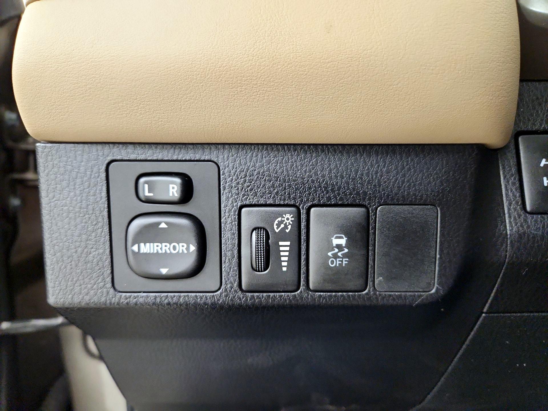 Thumbnail: 2015 Toyota RAV4 - 13